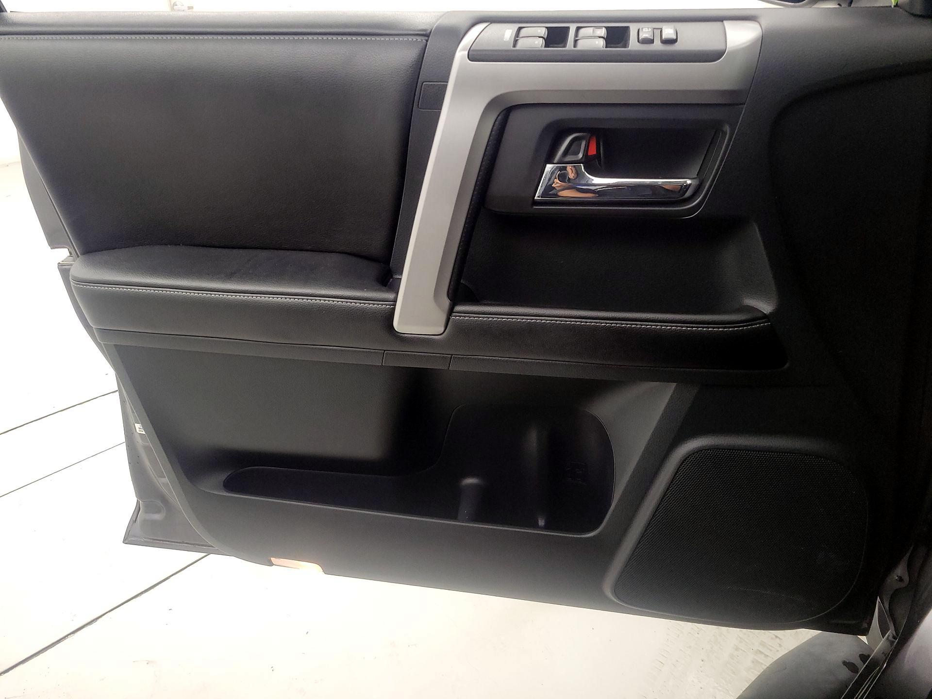 Thumbnail: 2015 Toyota 4Runner - 12