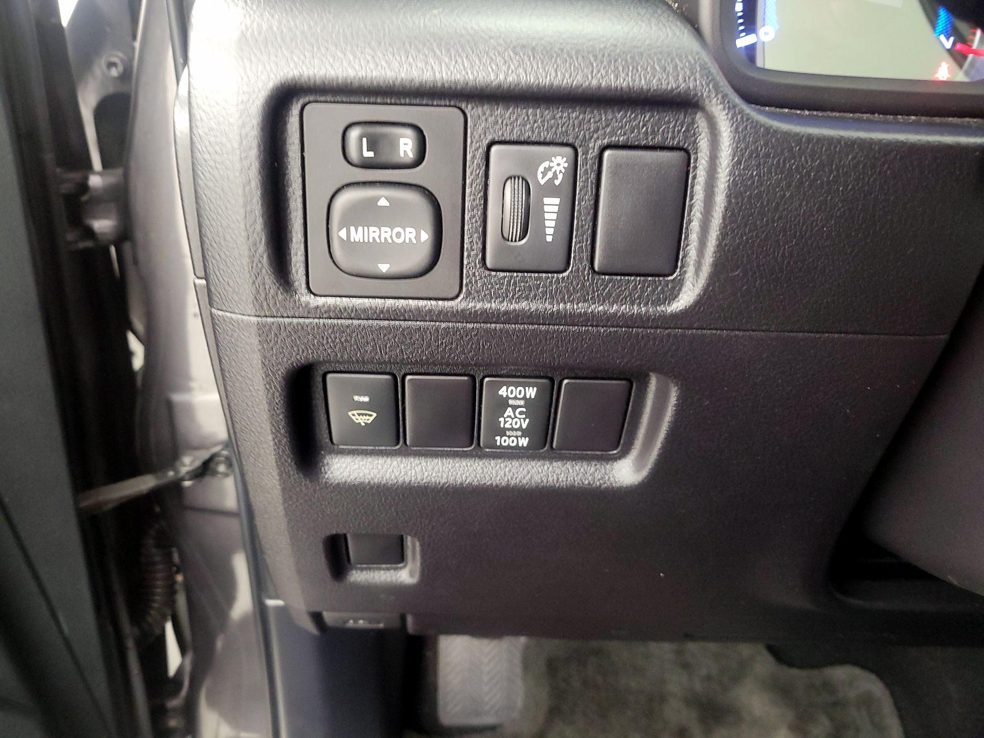 Thumbnail: 2015 Toyota 4Runner - 13