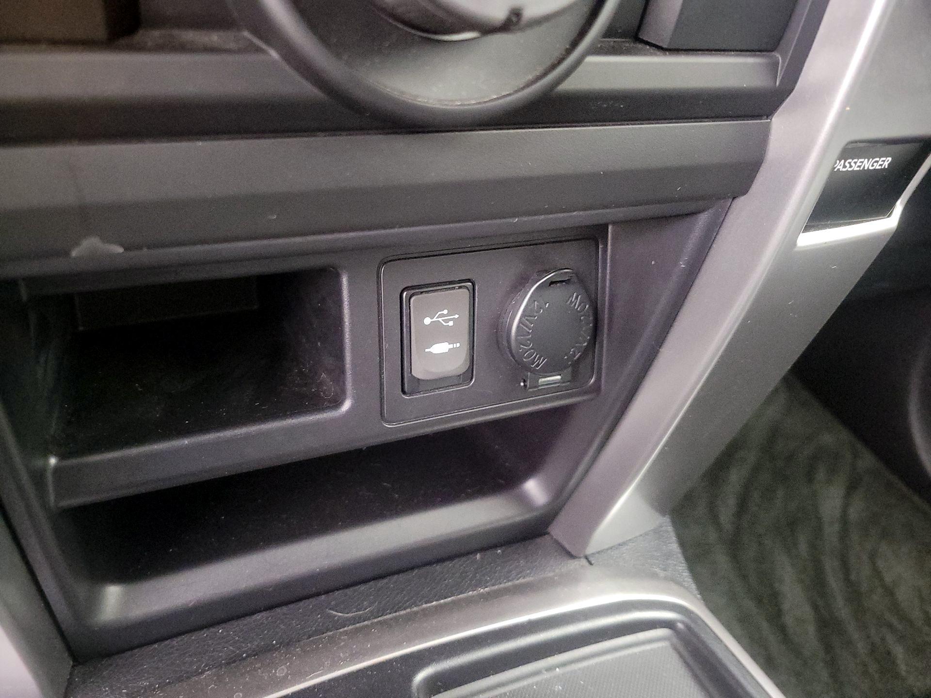 Thumbnail: 2015 Toyota 4Runner - 19