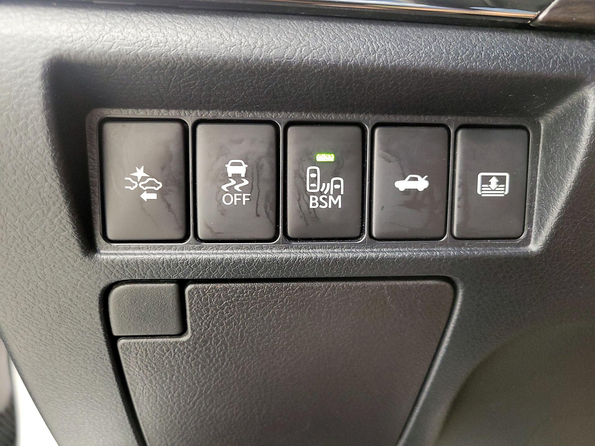 Thumbnail: 2016 Toyota Avalon - 13