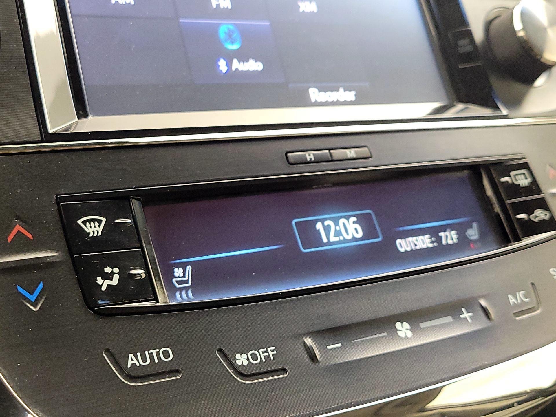 Thumbnail: 2016 Toyota Avalon - 16