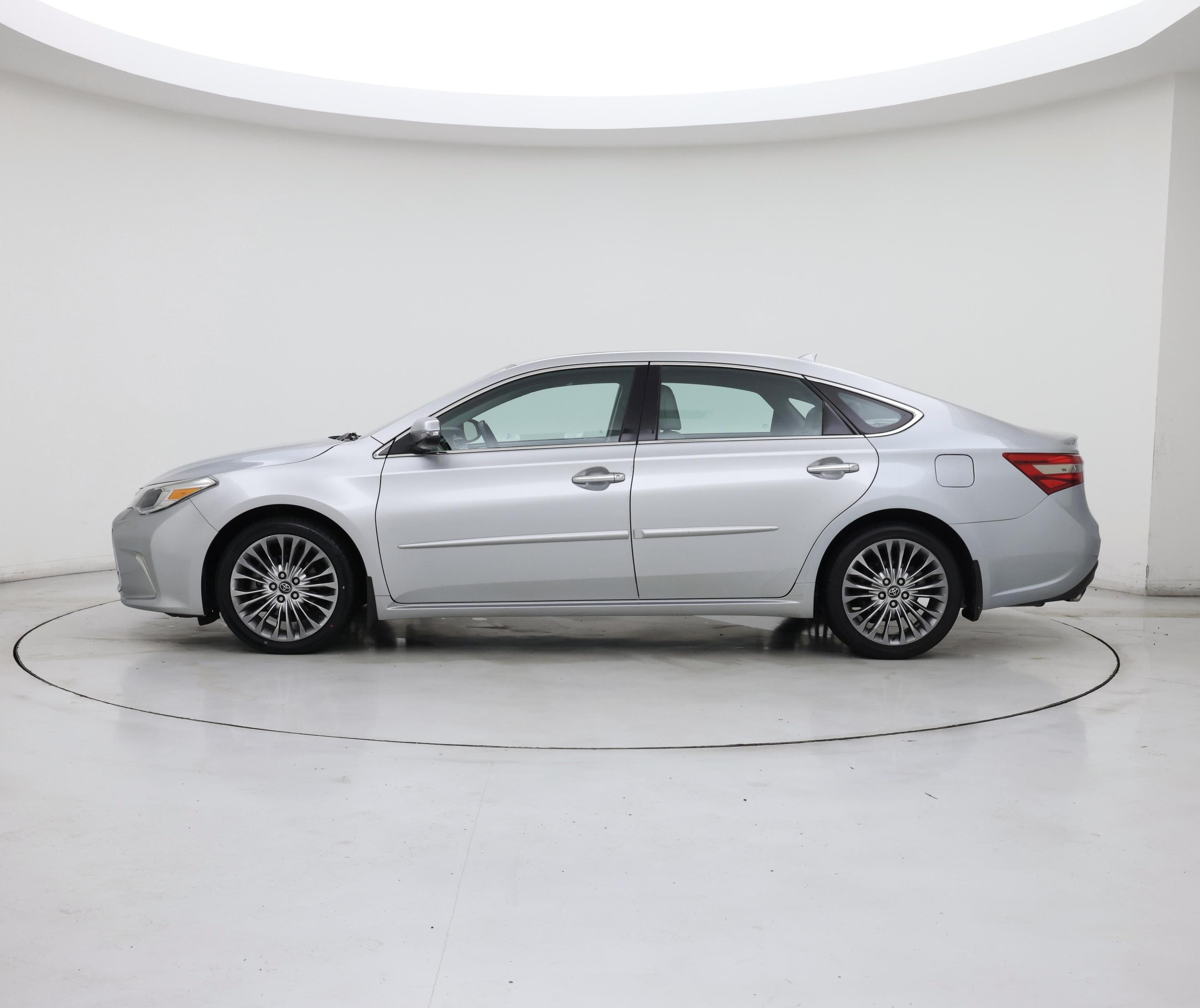 Thumbnail: 2016 Toyota Avalon - 3