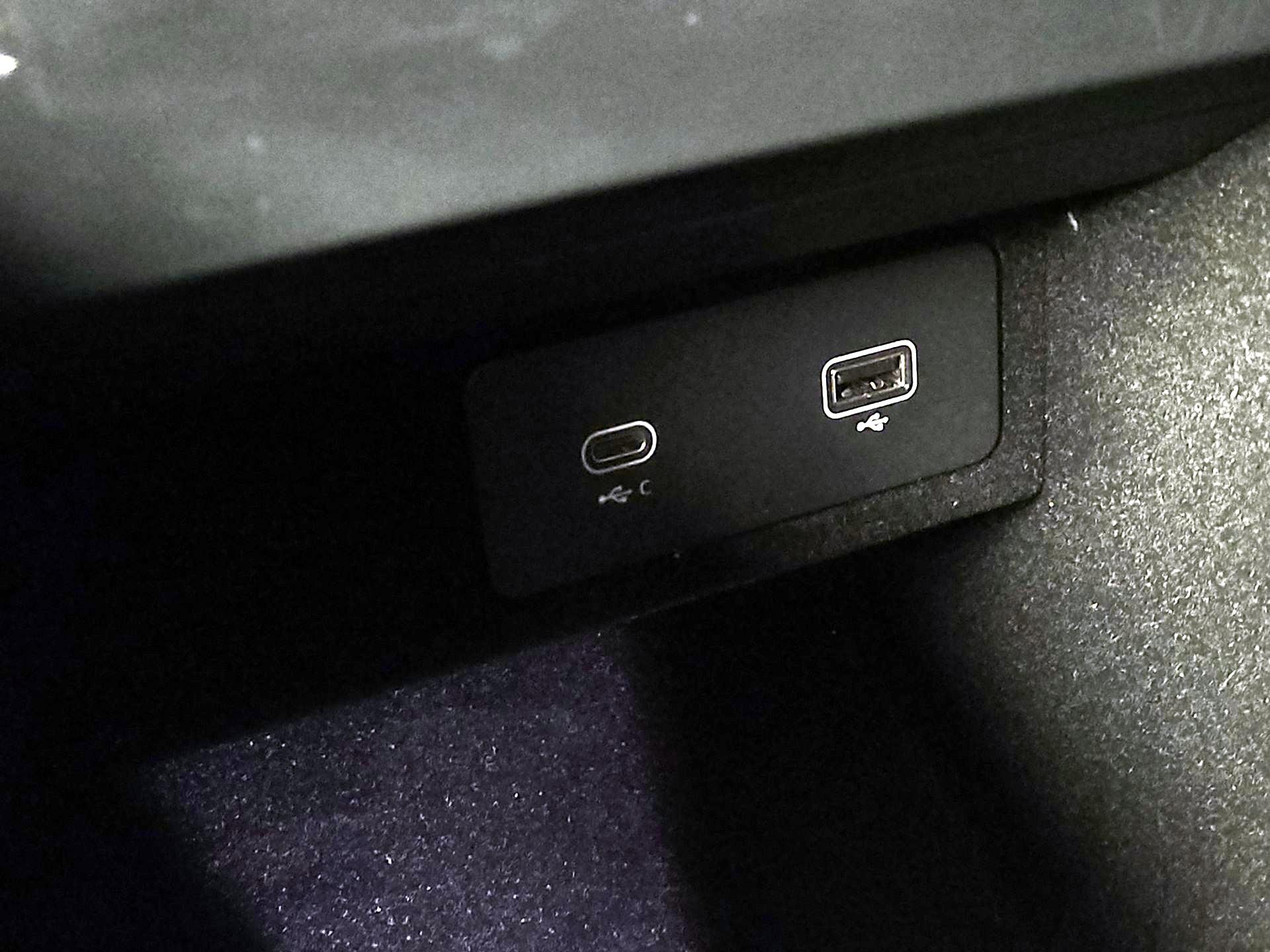 Thumbnail: 2023 Land Rover Range Rover Sport - 19