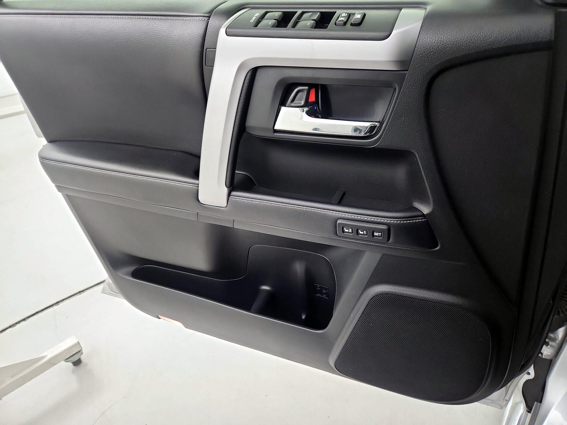 Thumbnail: 2019 Toyota 4Runner - 12