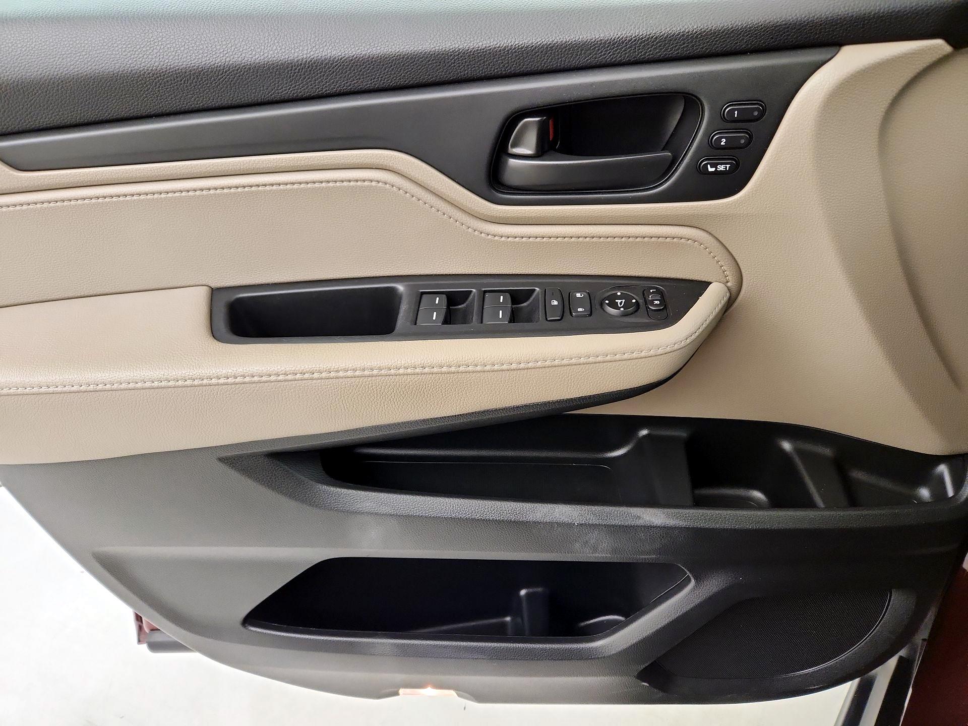 Thumbnail: 2019 Honda Odyssey - 12