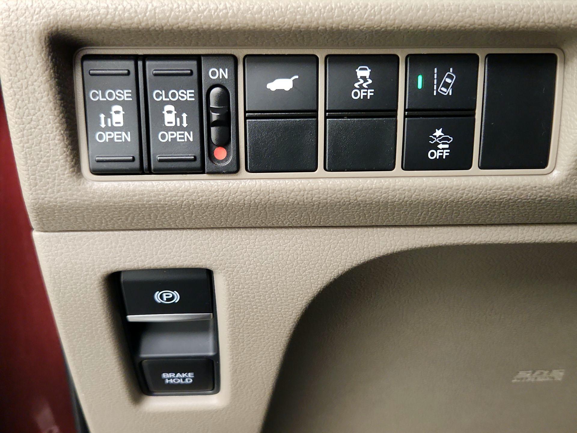 Thumbnail: 2019 Honda Odyssey - 13