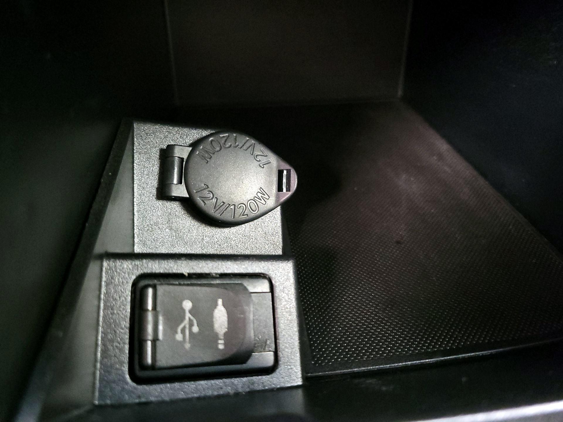 Thumbnail: 2017 Toyota Camry - 18