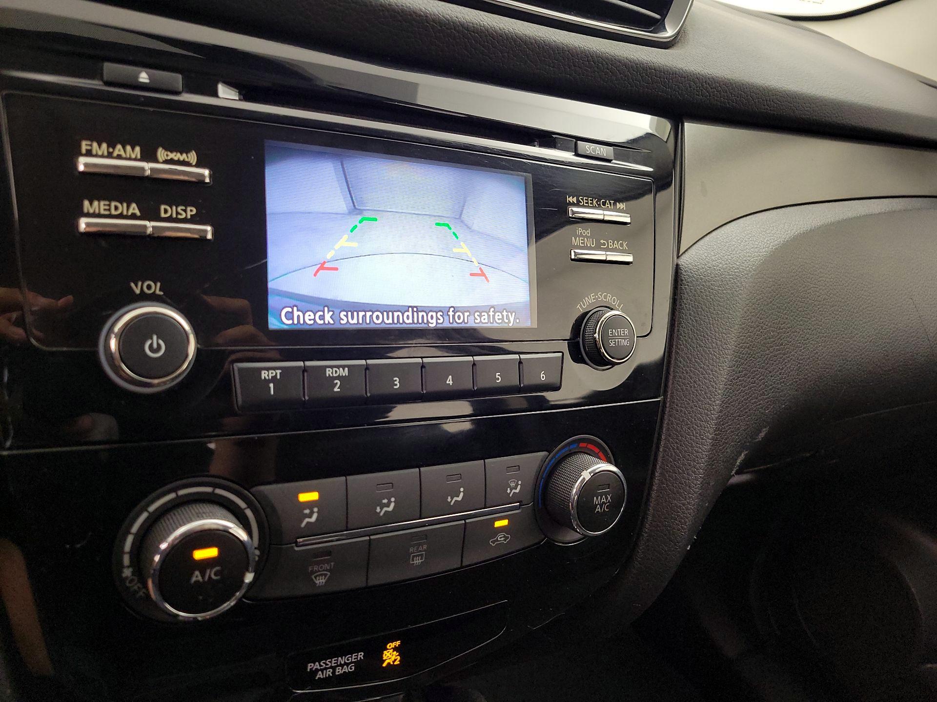 Thumbnail: 2018 Nissan Rogue Sport - 12