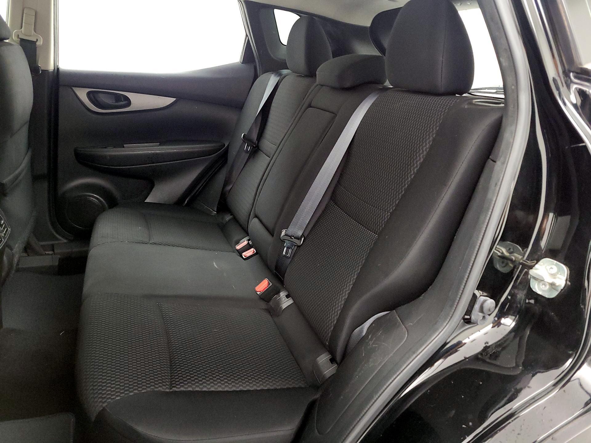 Thumbnail: 2018 Nissan Rogue Sport - 17