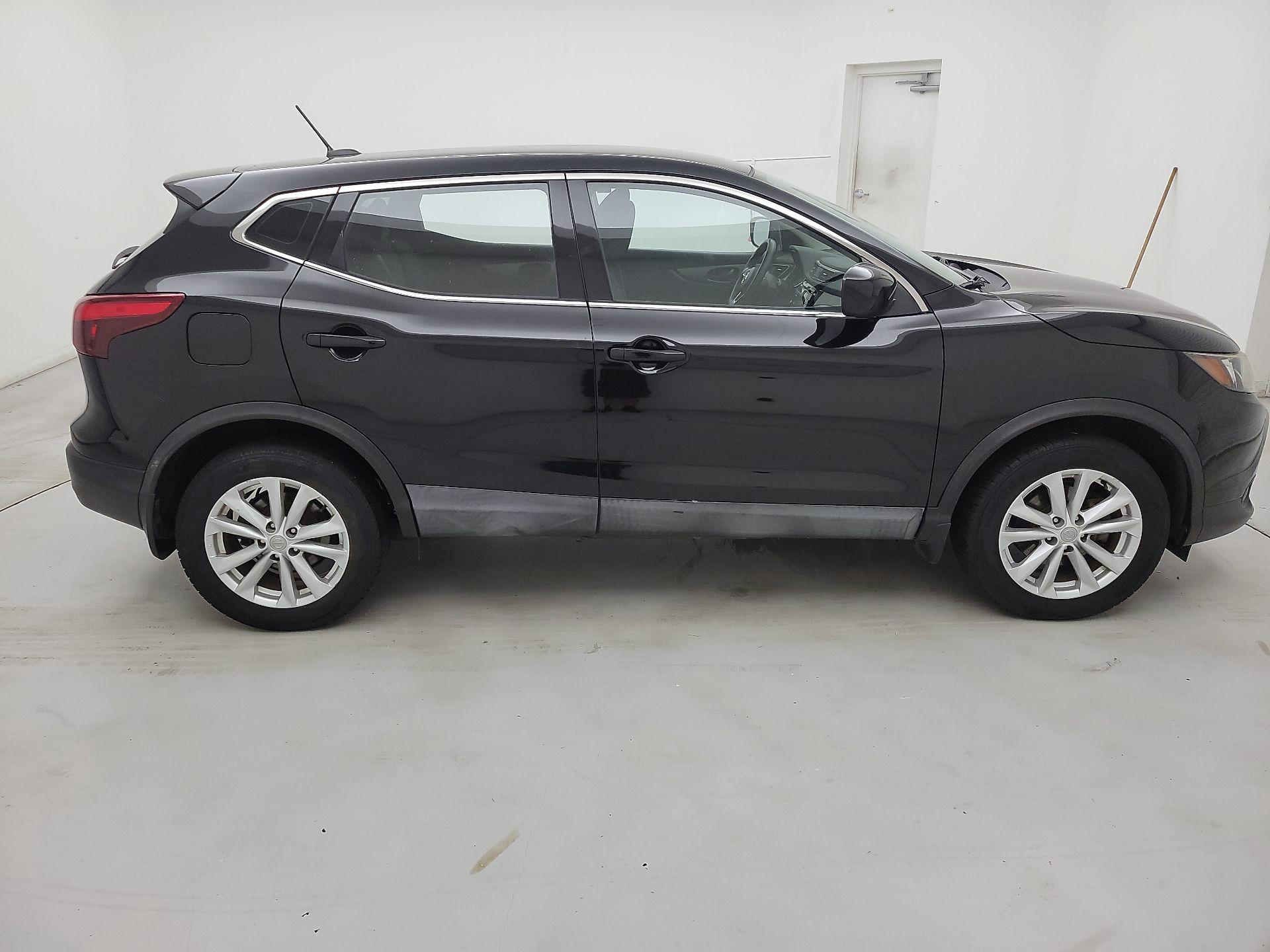 Thumbnail: 2018 Nissan Rogue Sport - 4