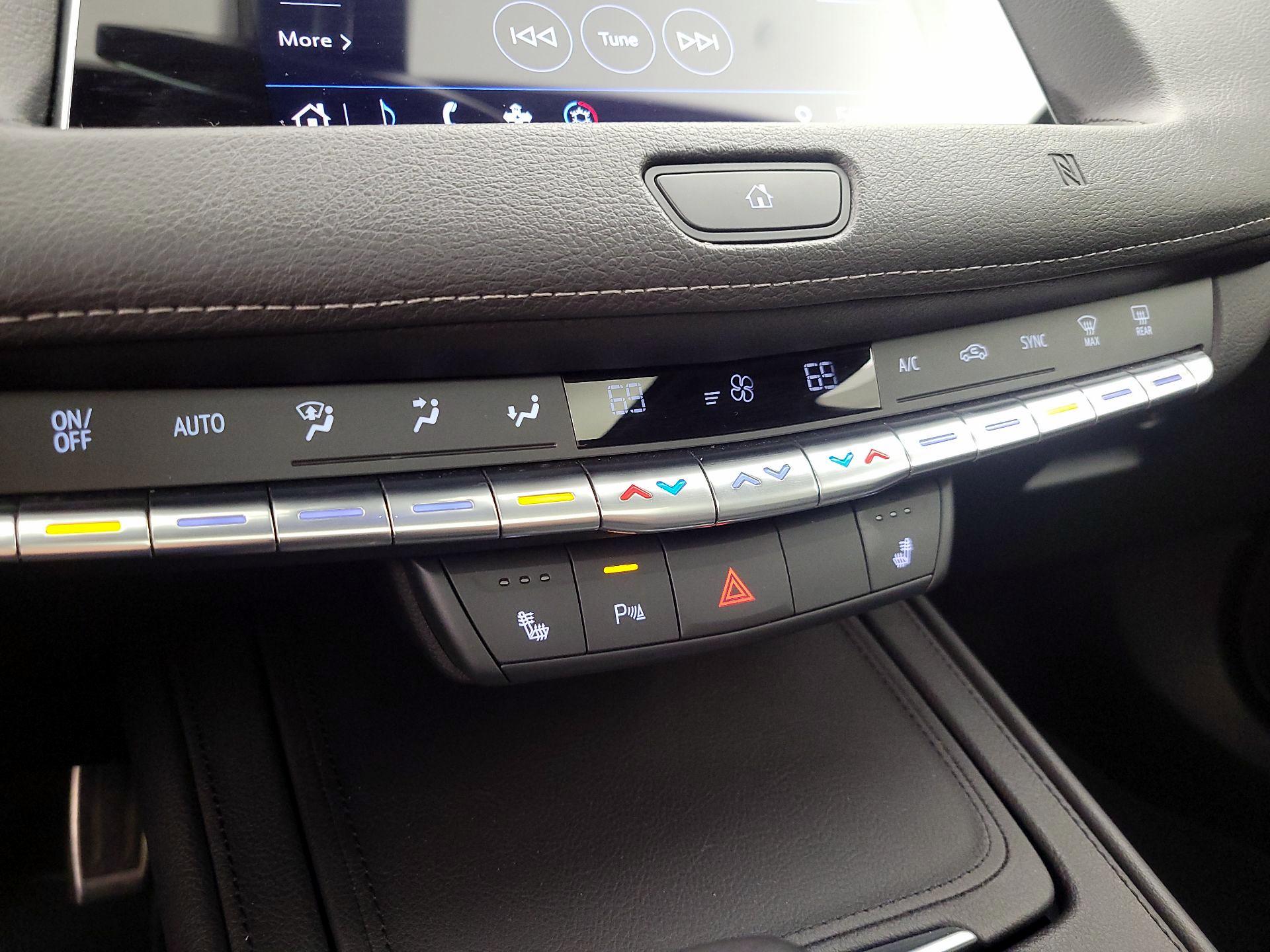 Thumbnail: 2019 Cadillac XT4 - 16