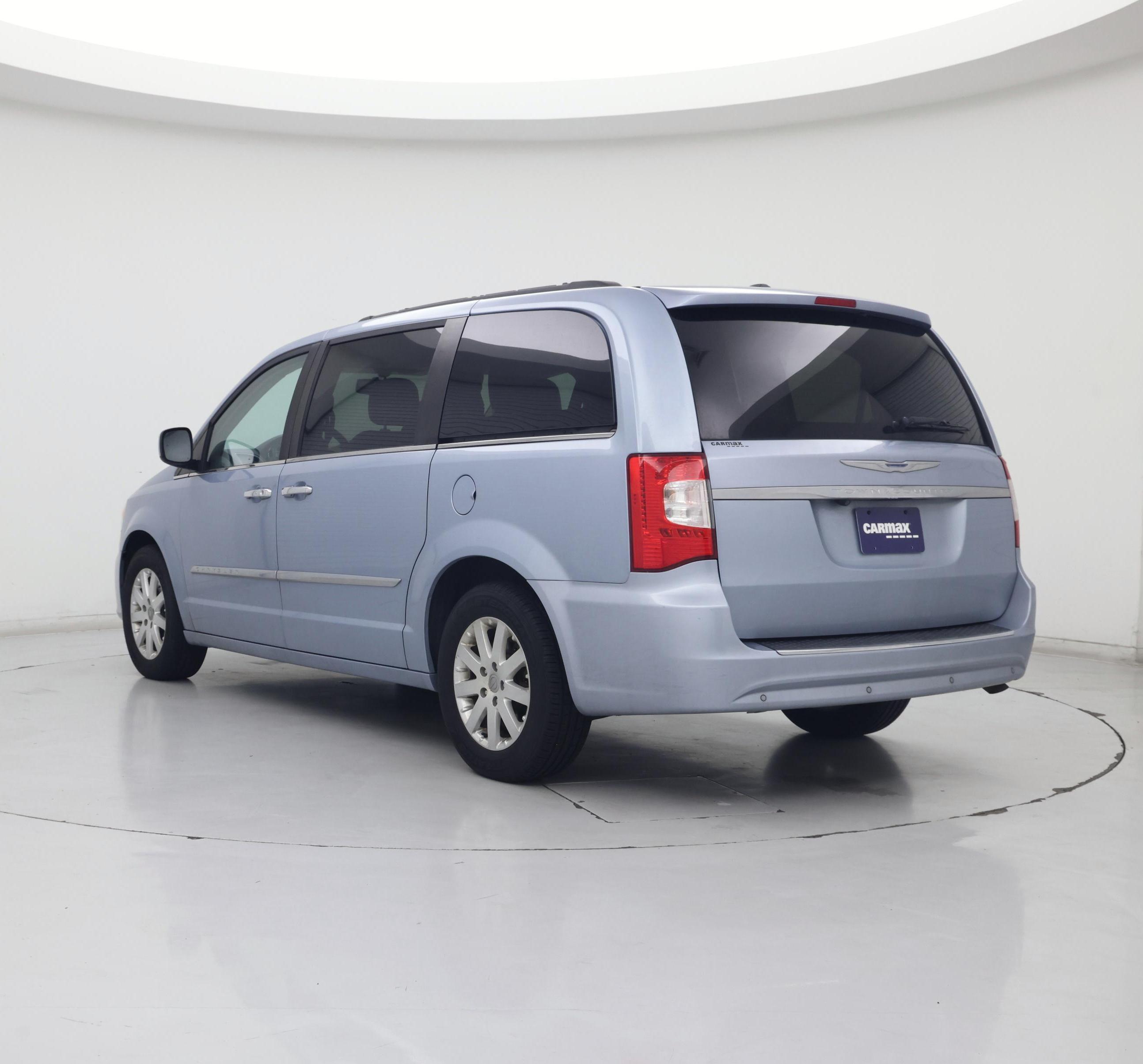 Thumbnail: 2016 Chrysler Town & Country - 2