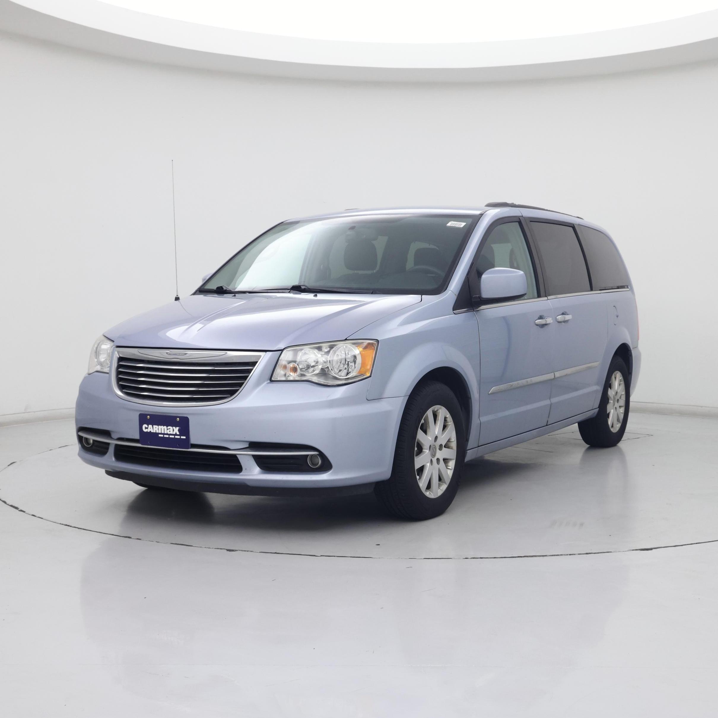Thumbnail: 2016 Chrysler Town & Country - 4