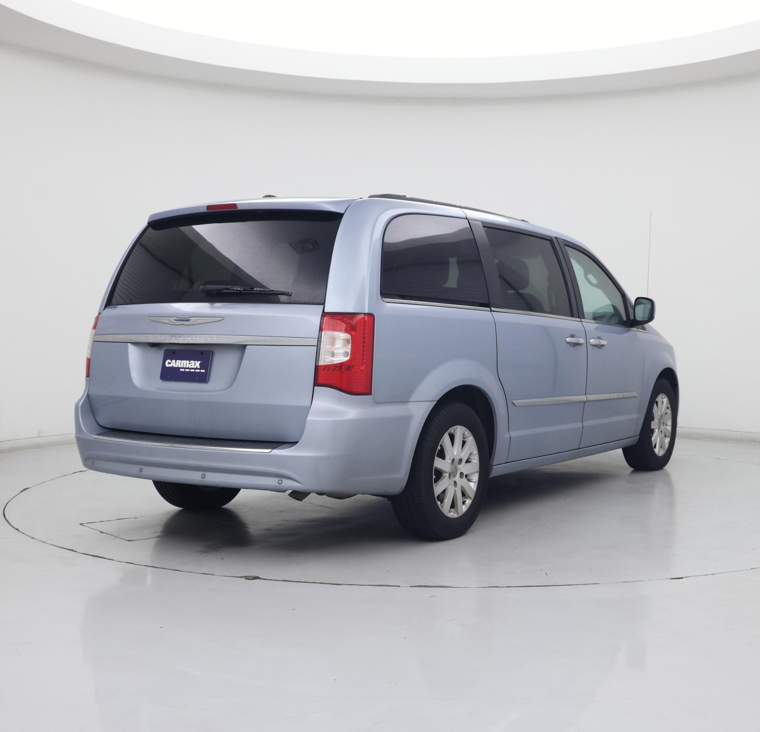Thumbnail: 2016 Chrysler Town & Country - 8