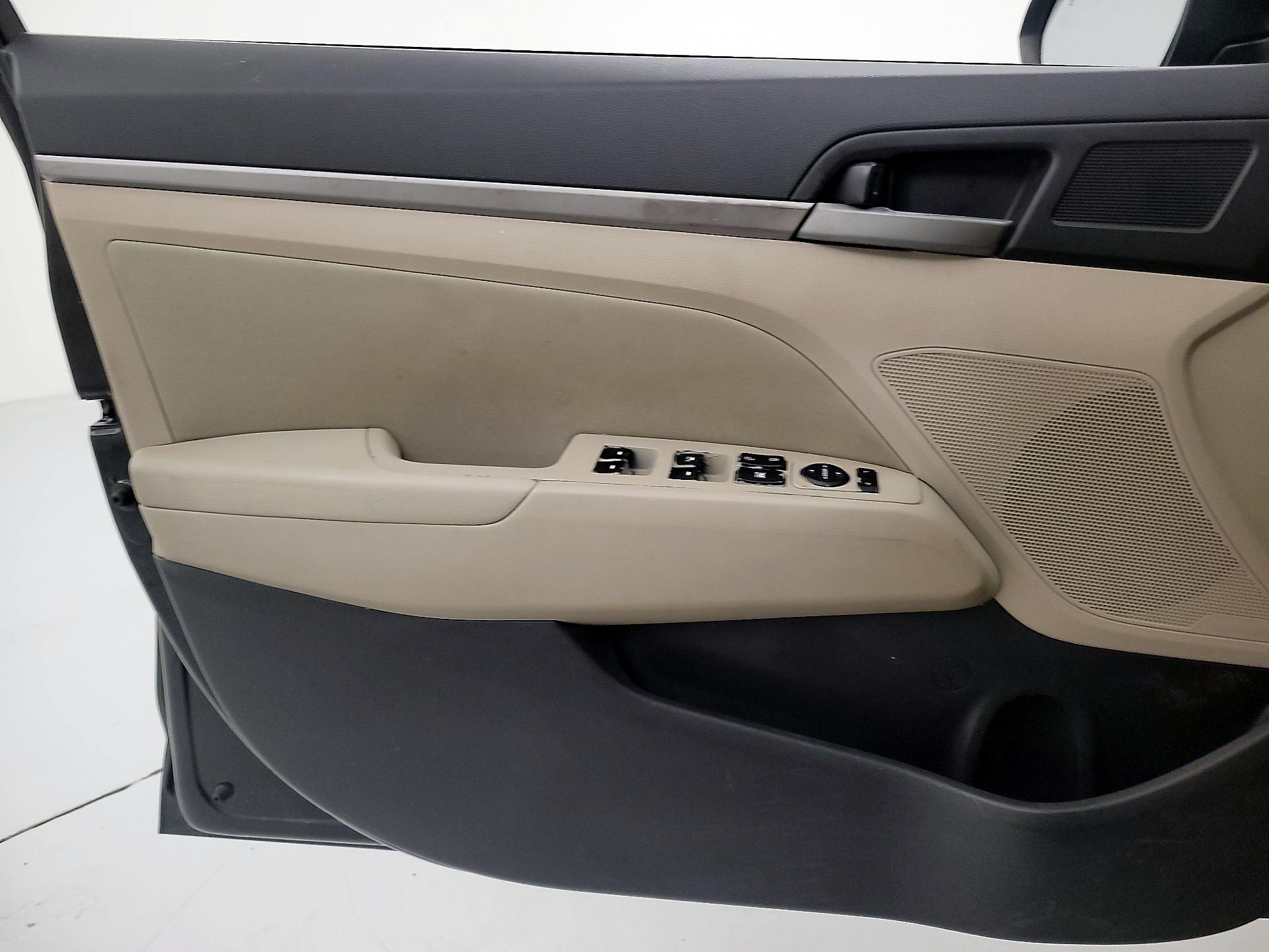 Thumbnail: 2017 Hyundai Elantra - 12