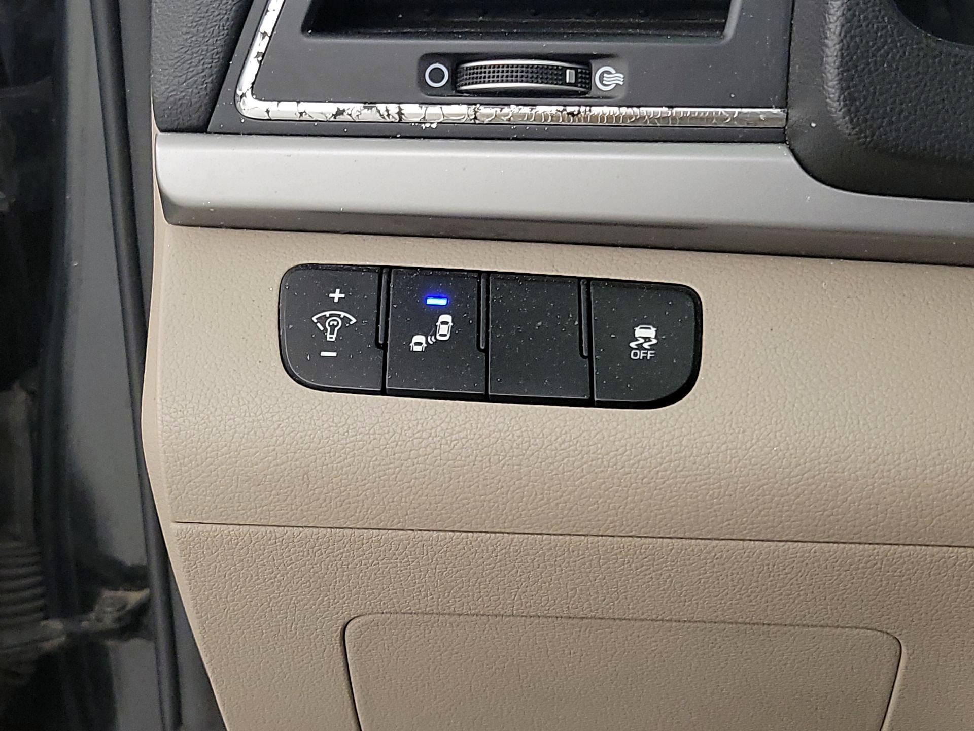 Thumbnail: 2017 Hyundai Elantra - 13