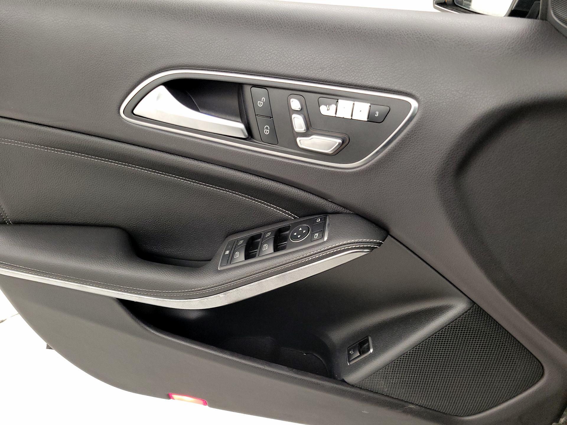 Thumbnail: 2019 Mercedes-Benz GLA - 12