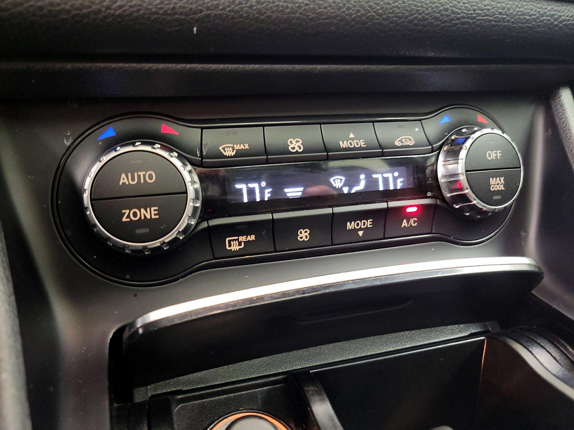 Thumbnail: 2019 Mercedes-Benz GLA - 16