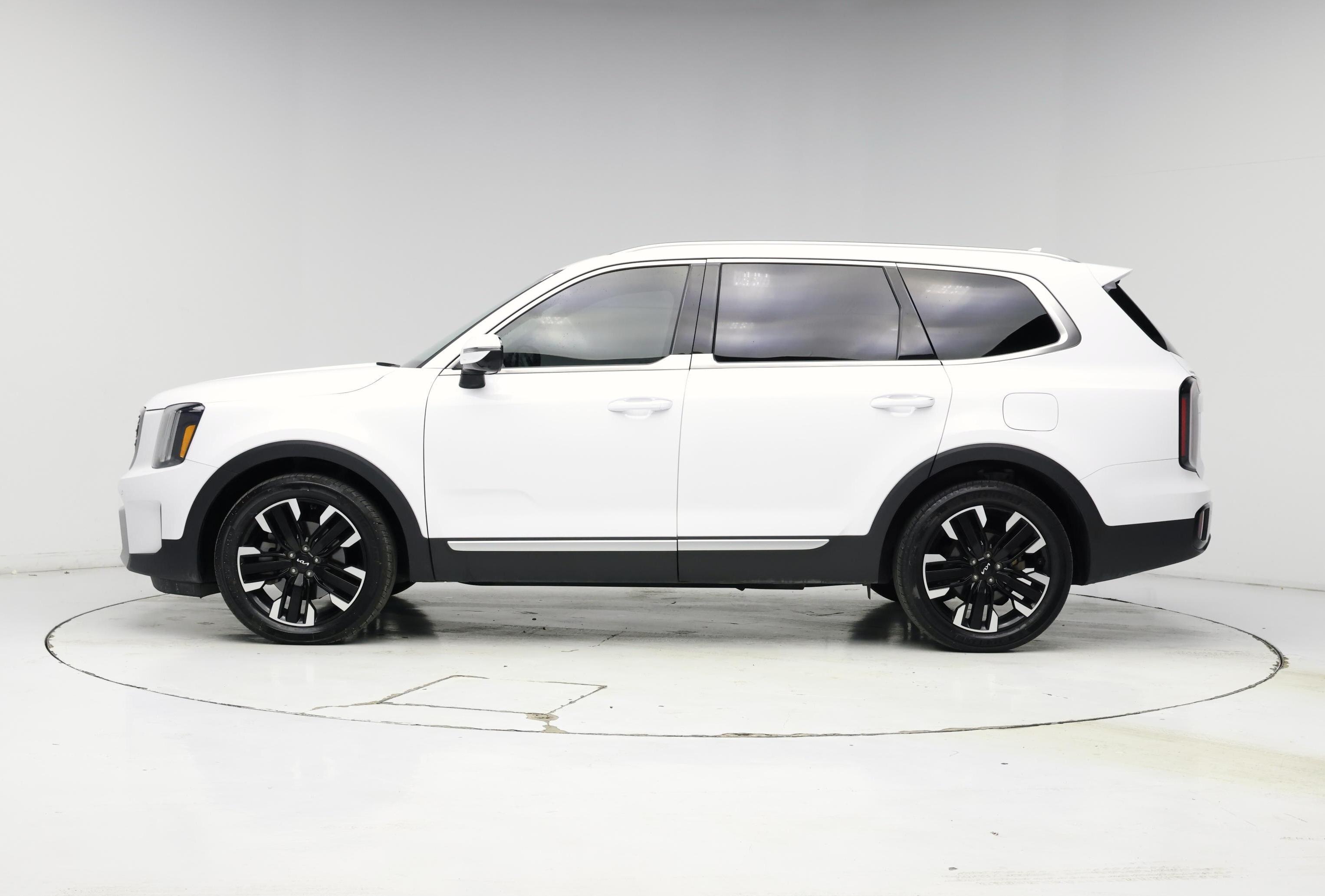 Thumbnail: 2023 Kia Telluride - 3