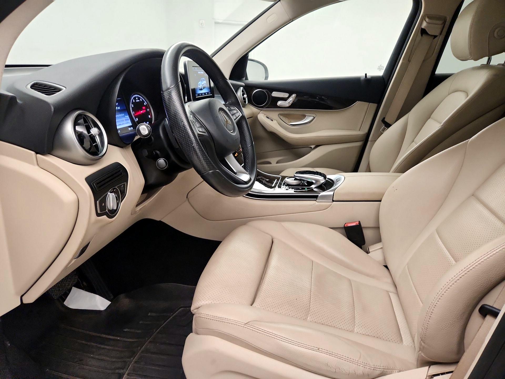 Thumbnail: 2016 Mercedes-Benz GLC - 11