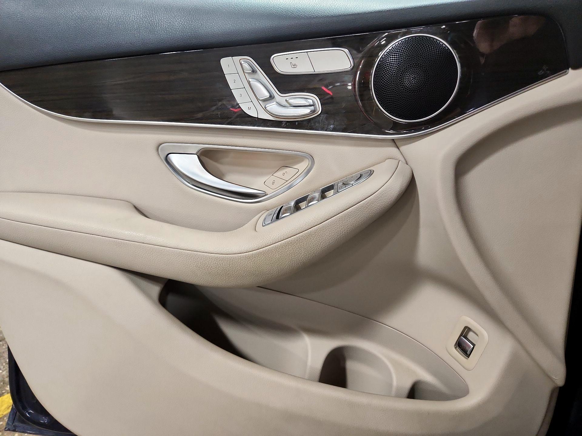 Thumbnail: 2016 Mercedes-Benz GLC - 12