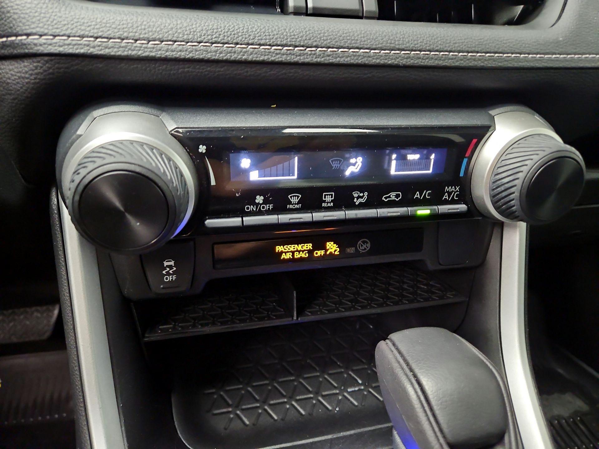 Thumbnail: 2022 Toyota RAV4 - 16