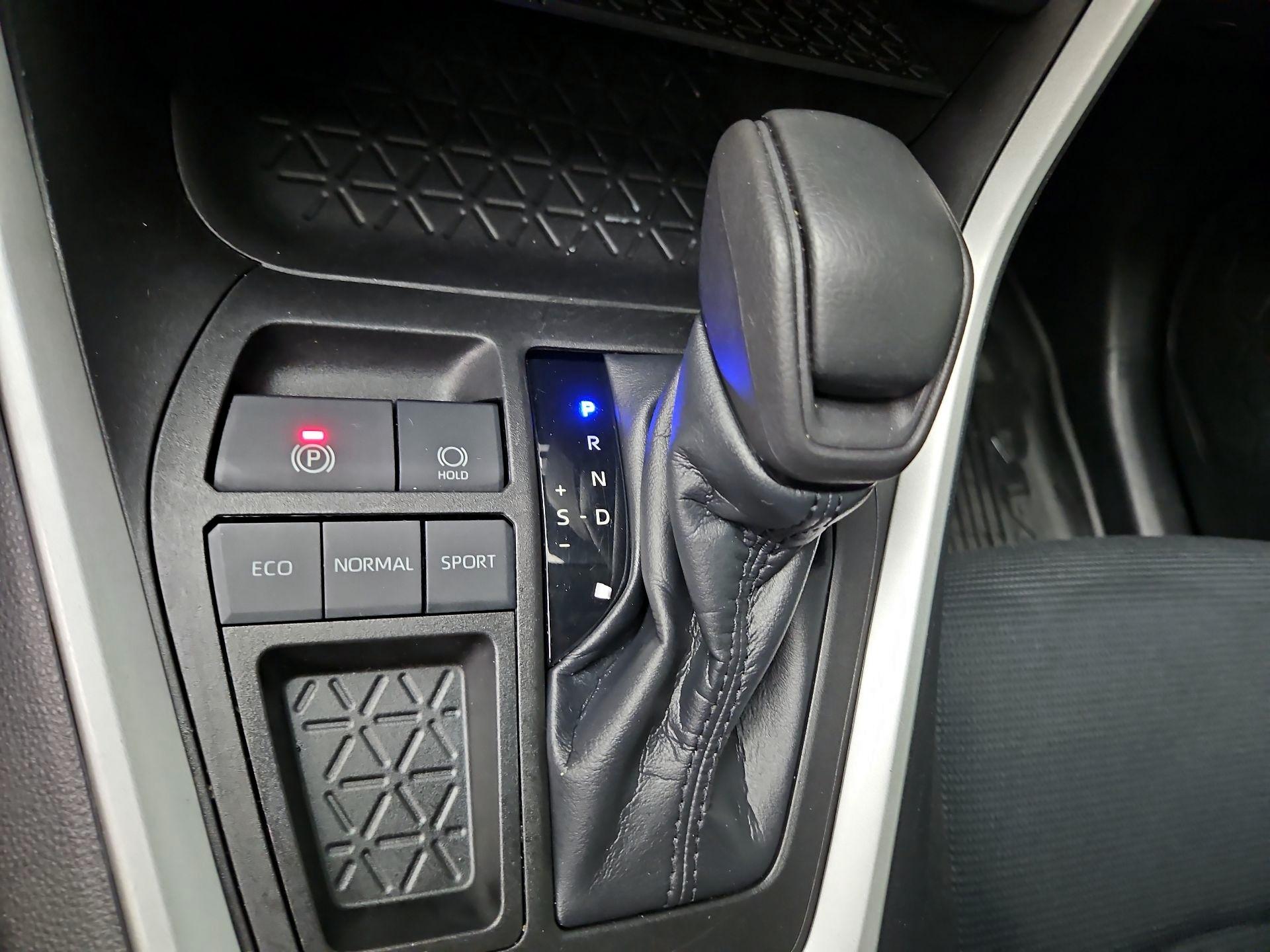 Thumbnail: 2022 Toyota RAV4 - 17