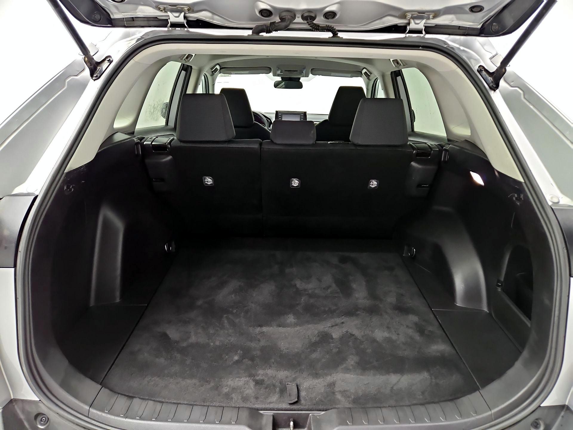 Thumbnail: 2022 Toyota RAV4 - 20