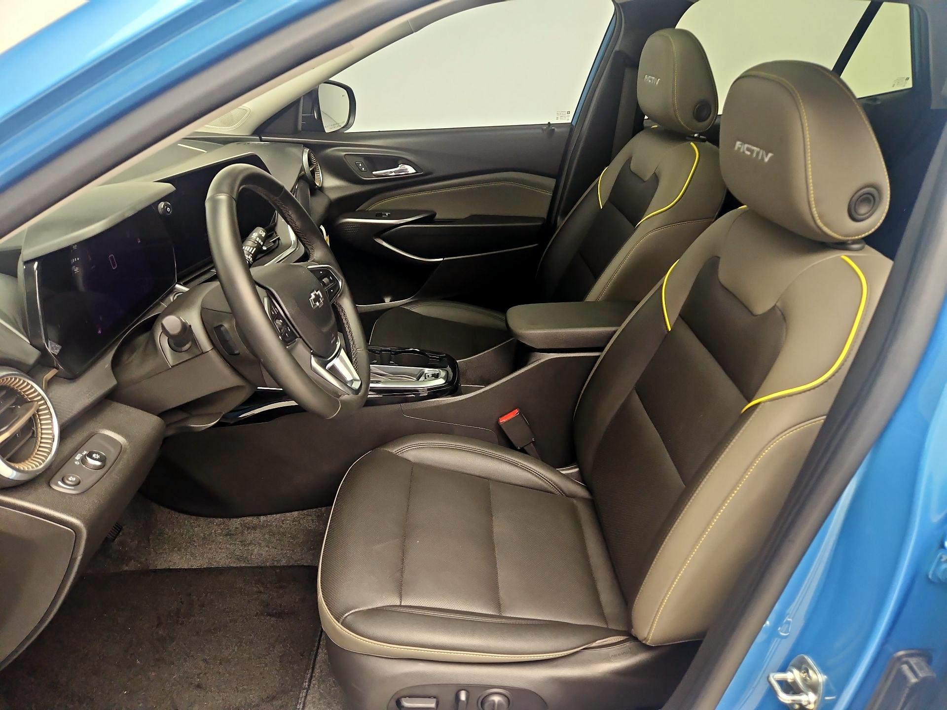 Thumbnail: 2025 Chevrolet Trax - 11