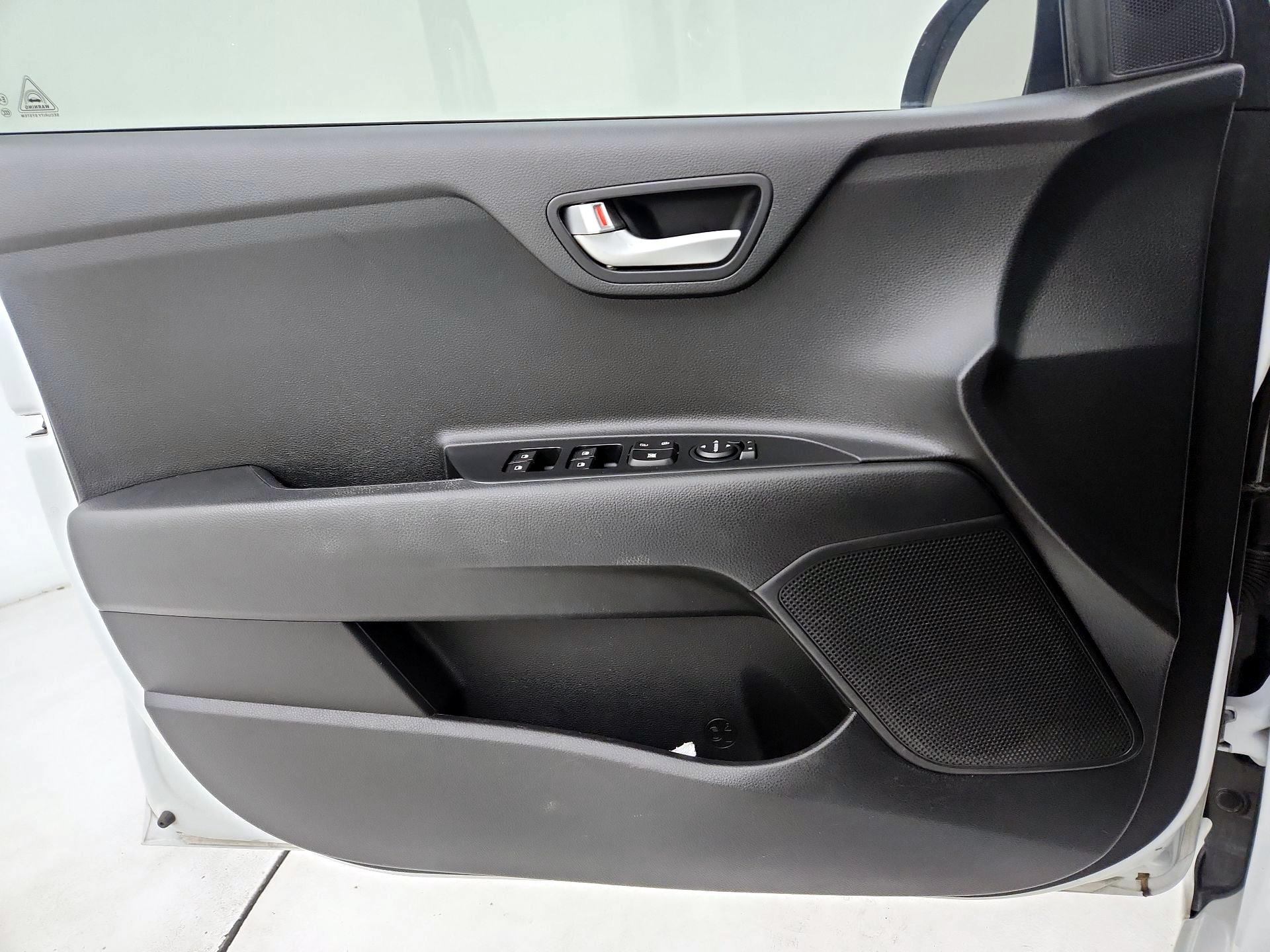 Thumbnail: 2021 Kia Rio - 10