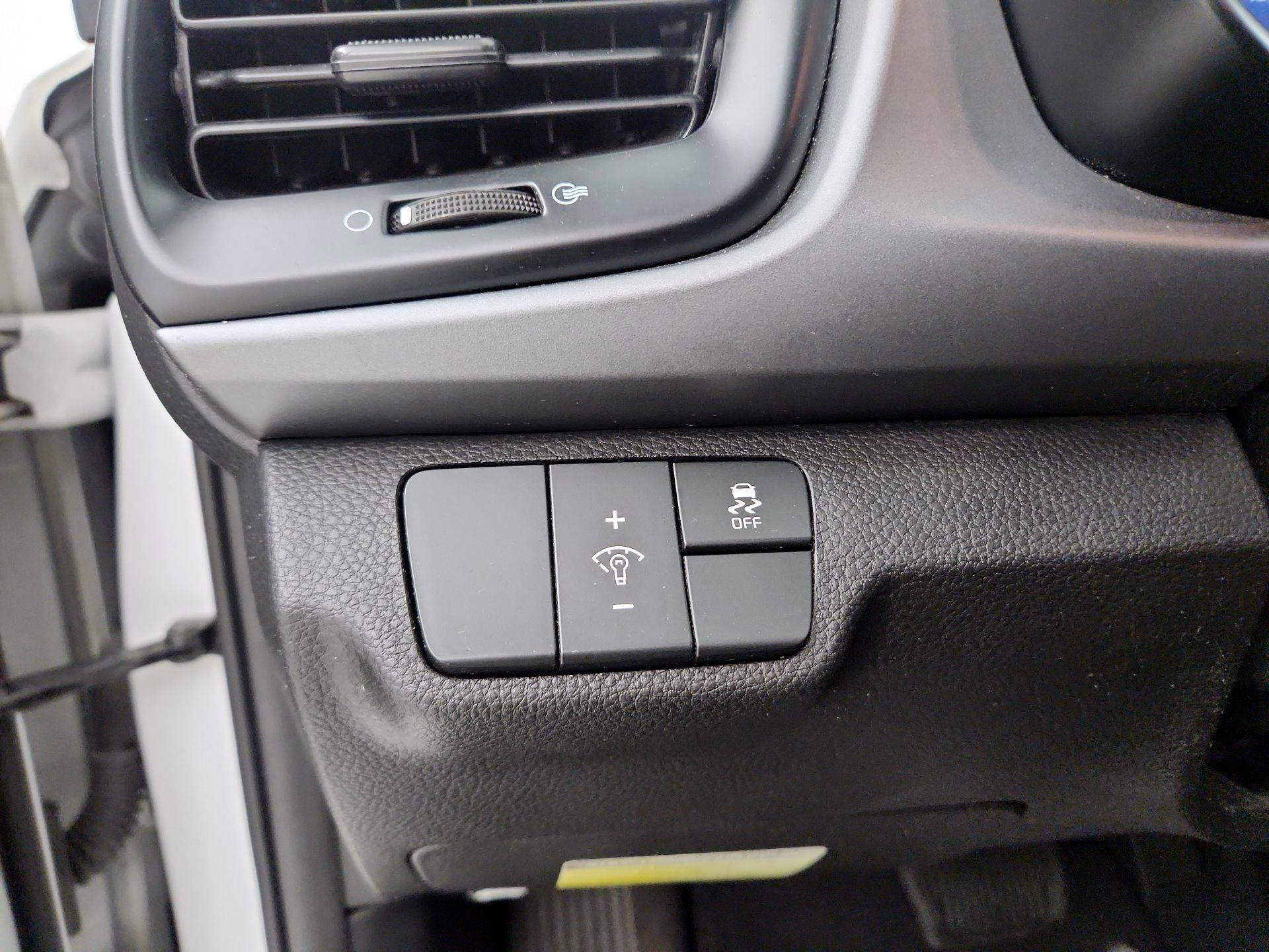 Thumbnail: 2021 Kia Rio - 11