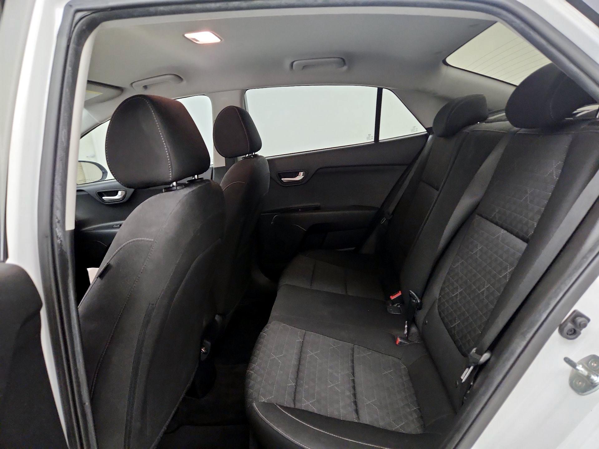 Thumbnail: 2021 Kia Rio - 17