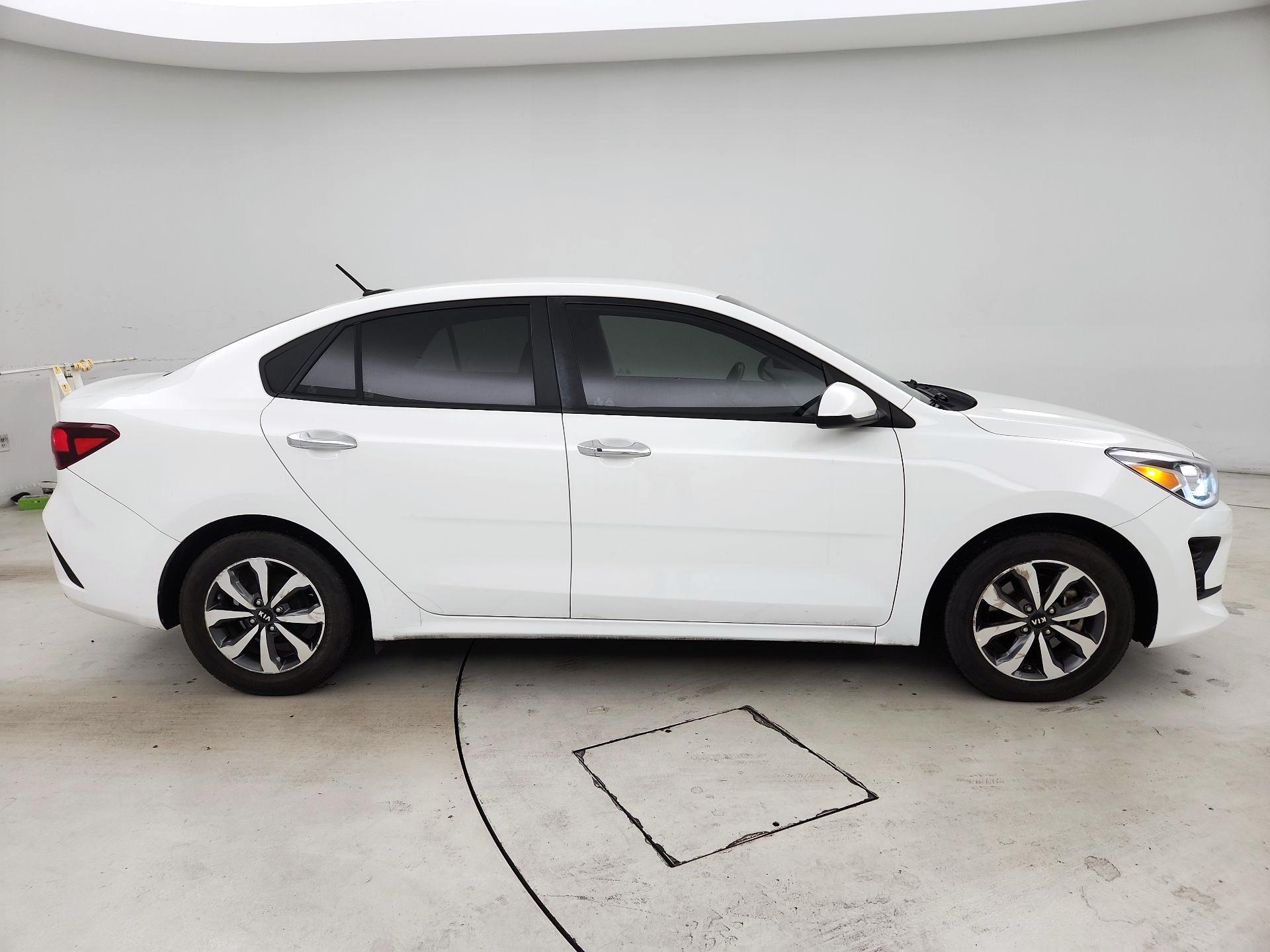 Thumbnail: 2021 Kia Rio - 4