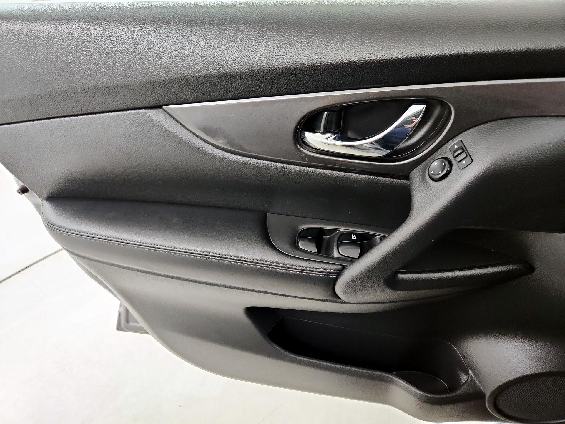 Thumbnail: 2019 Nissan Rogue - 12