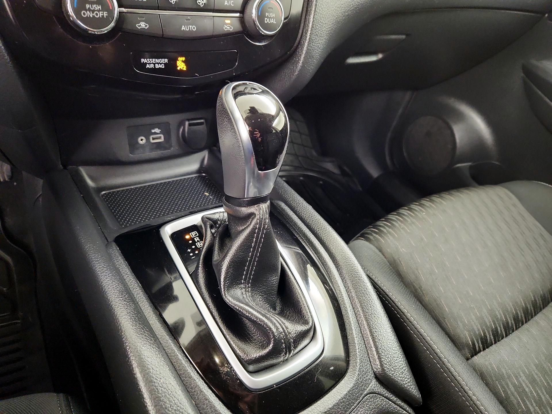 Thumbnail: 2019 Nissan Rogue - 17