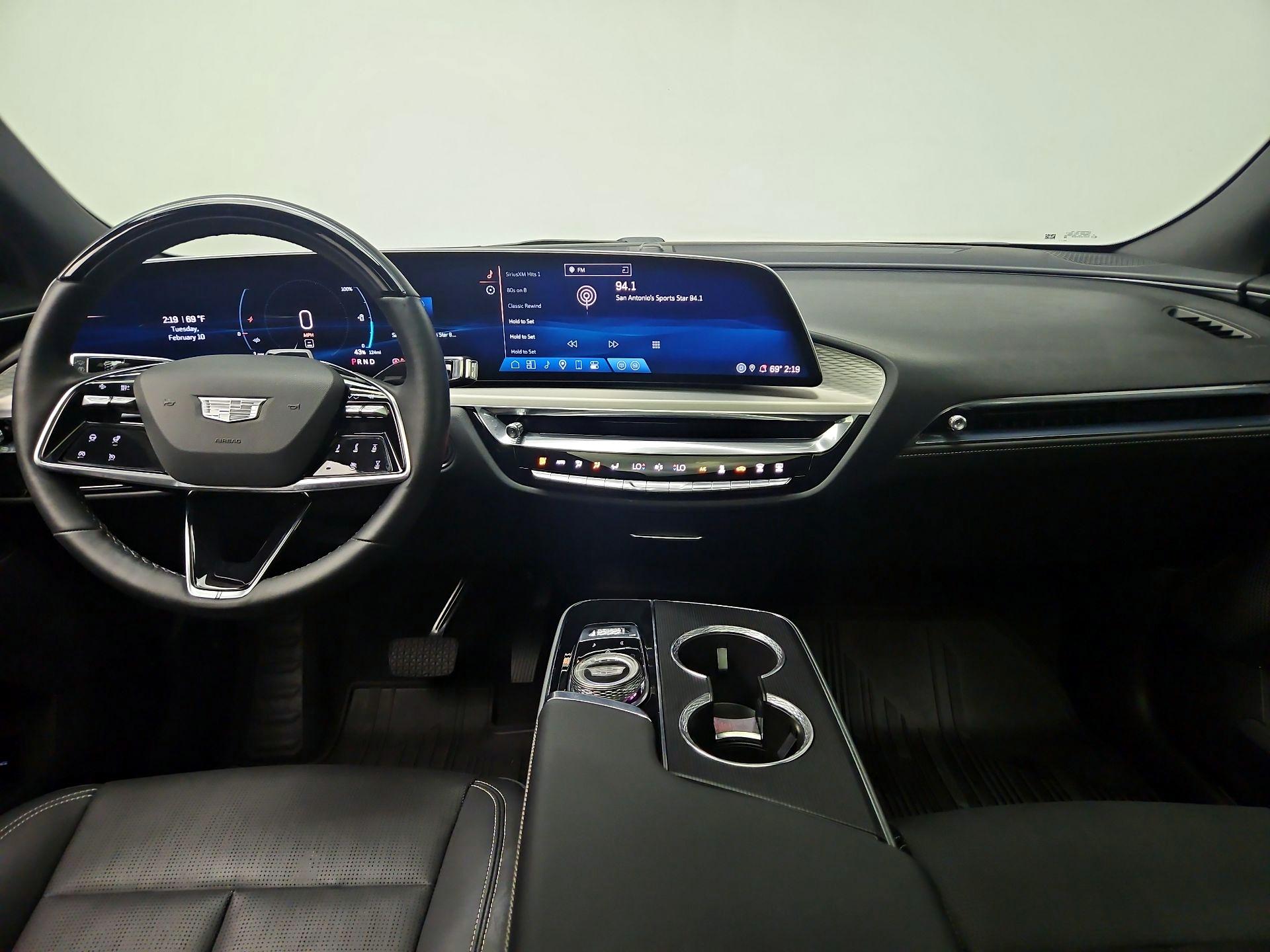 Thumbnail: 2024 Cadillac Lyriq - 9