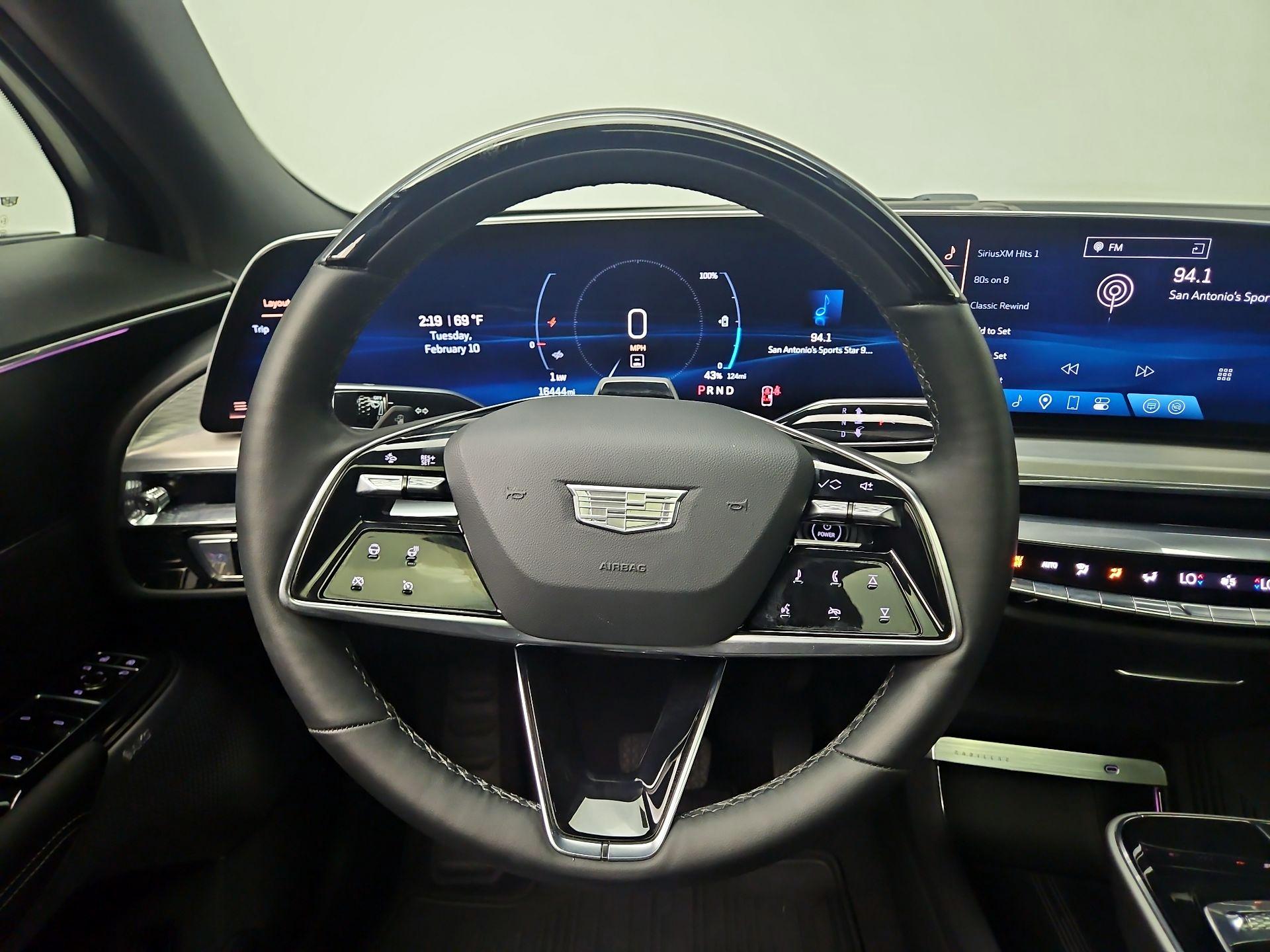 Thumbnail: 2024 Cadillac Lyriq - 10