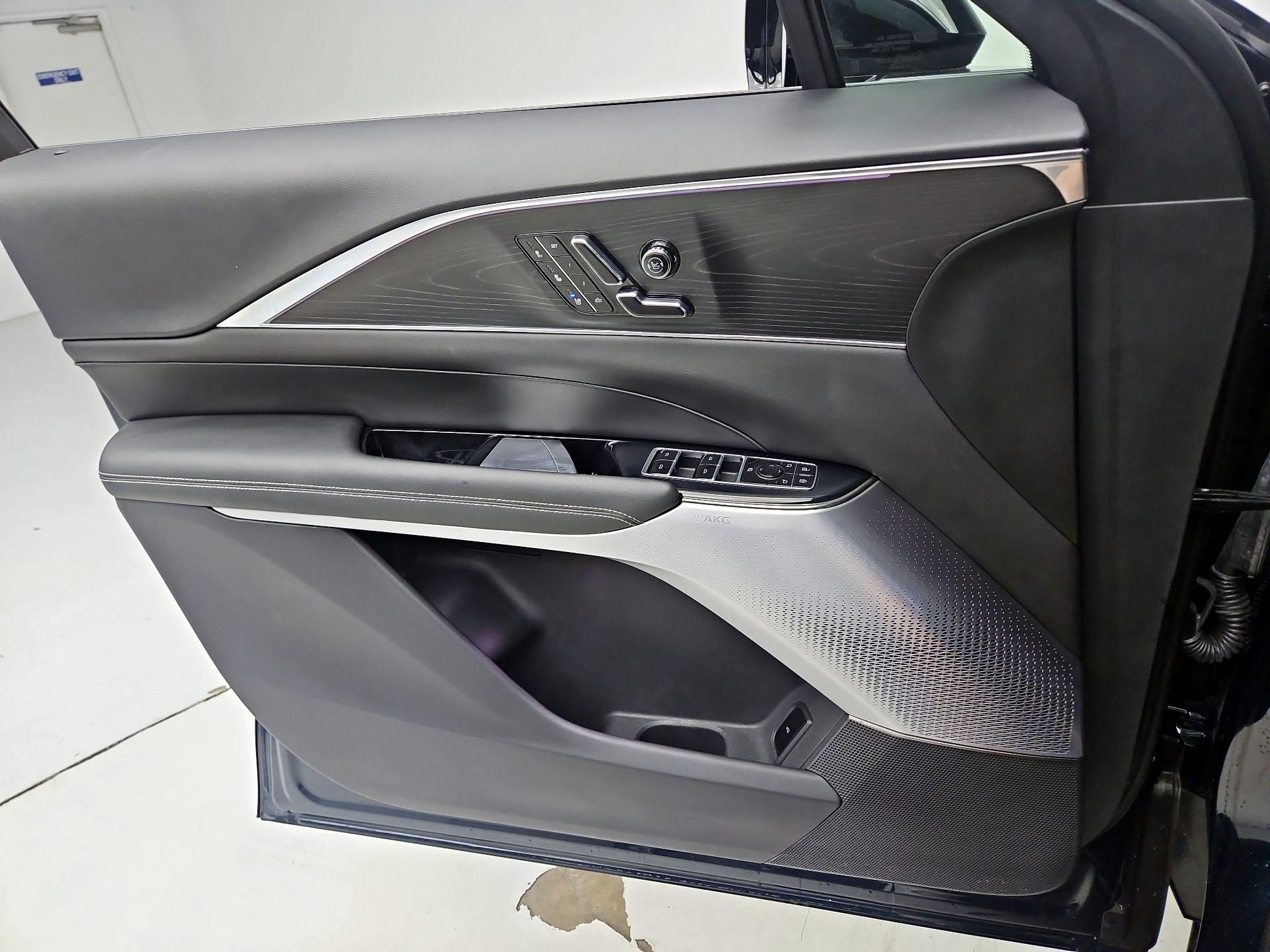 Thumbnail: 2024 Cadillac Lyriq - 12