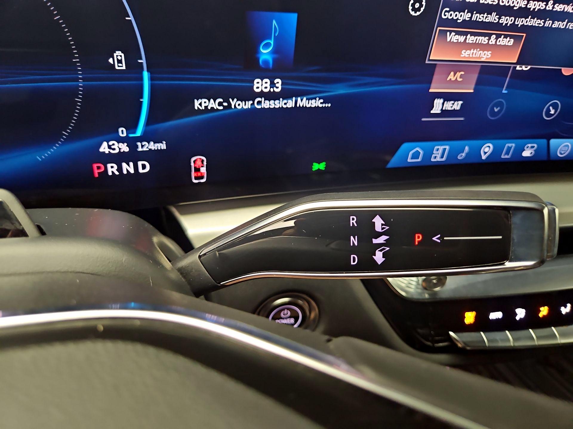 Thumbnail: 2024 Cadillac Lyriq - 17