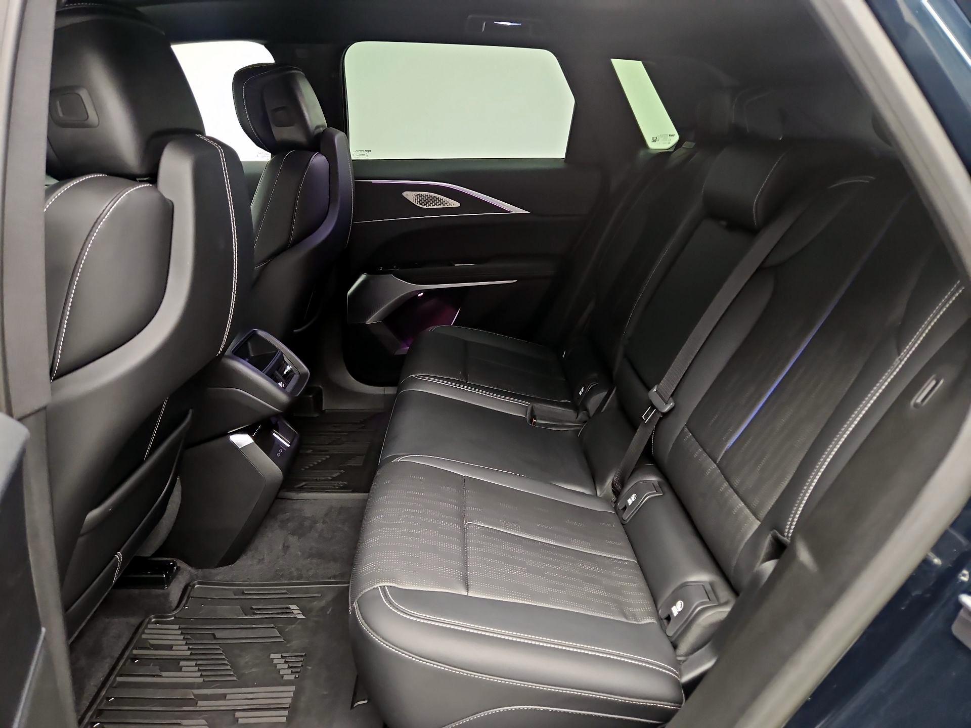 Thumbnail: 2024 Cadillac Lyriq - 20