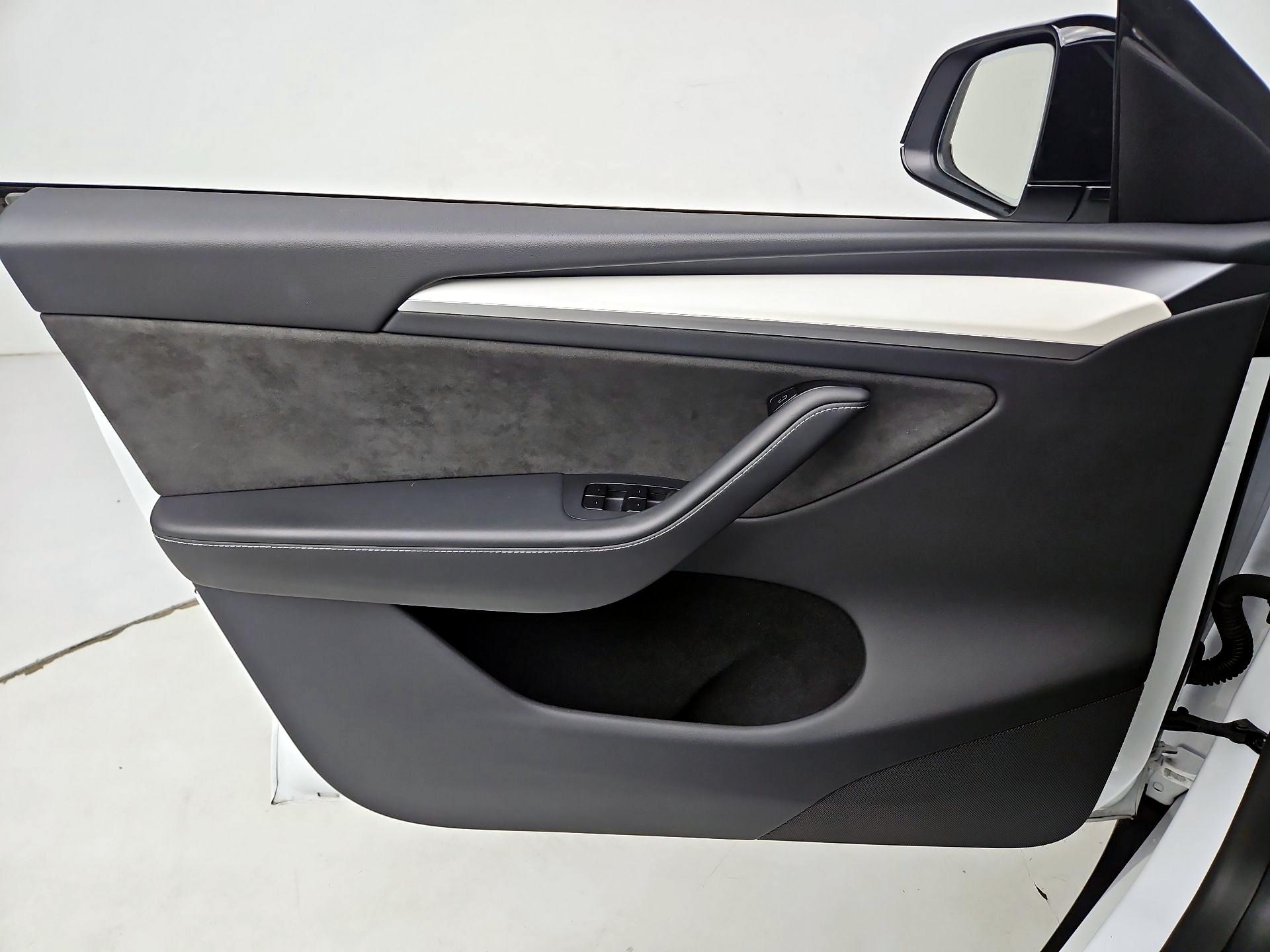 Thumbnail: 2025 Tesla Model Y - 12