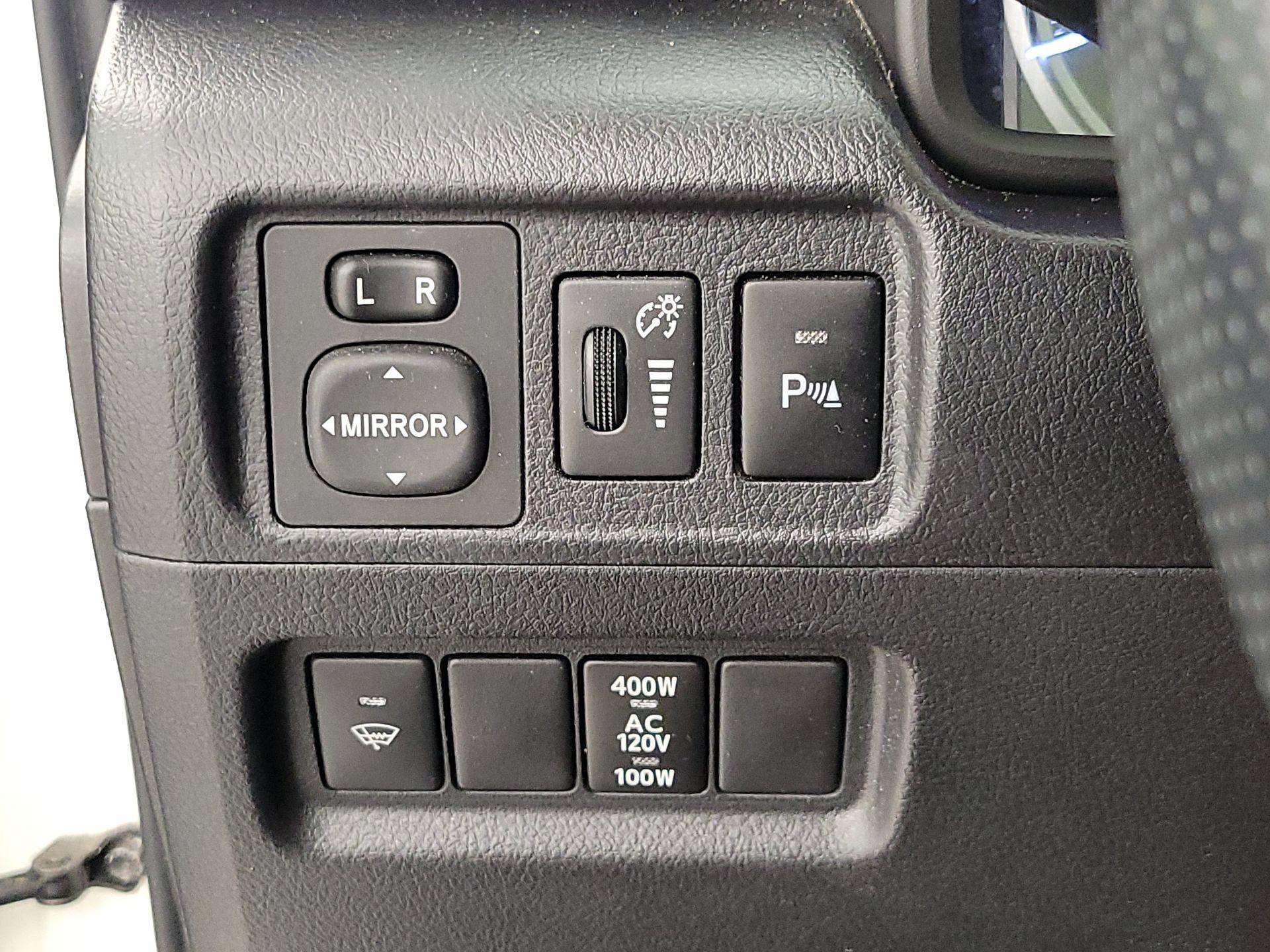 Thumbnail: 2017 Toyota 4Runner - 13