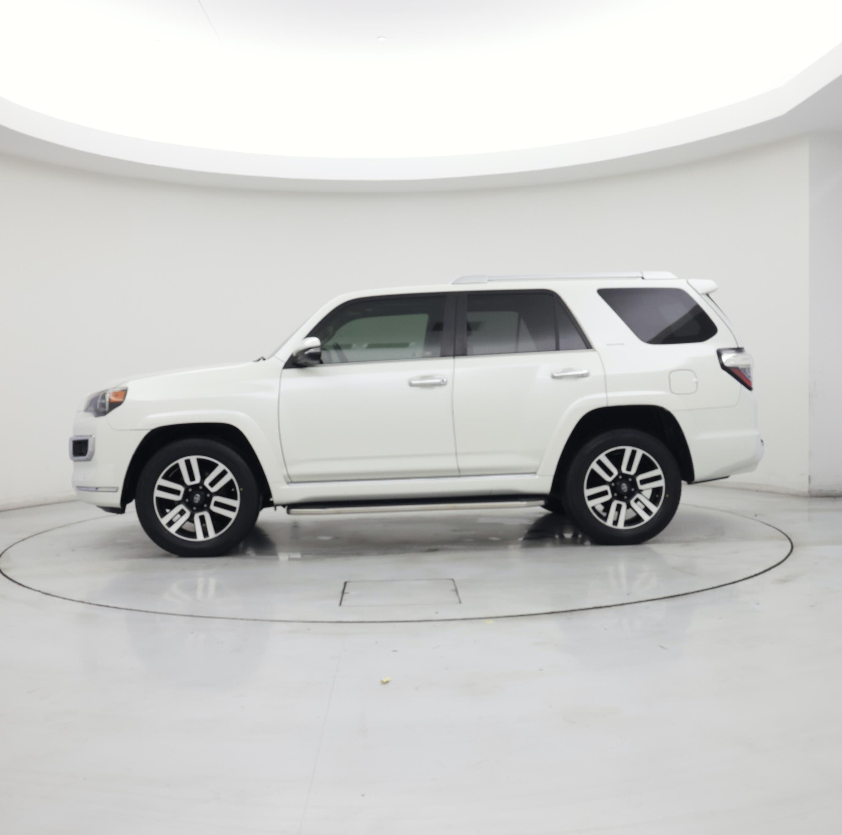 Thumbnail: 2017 Toyota 4Runner - 3