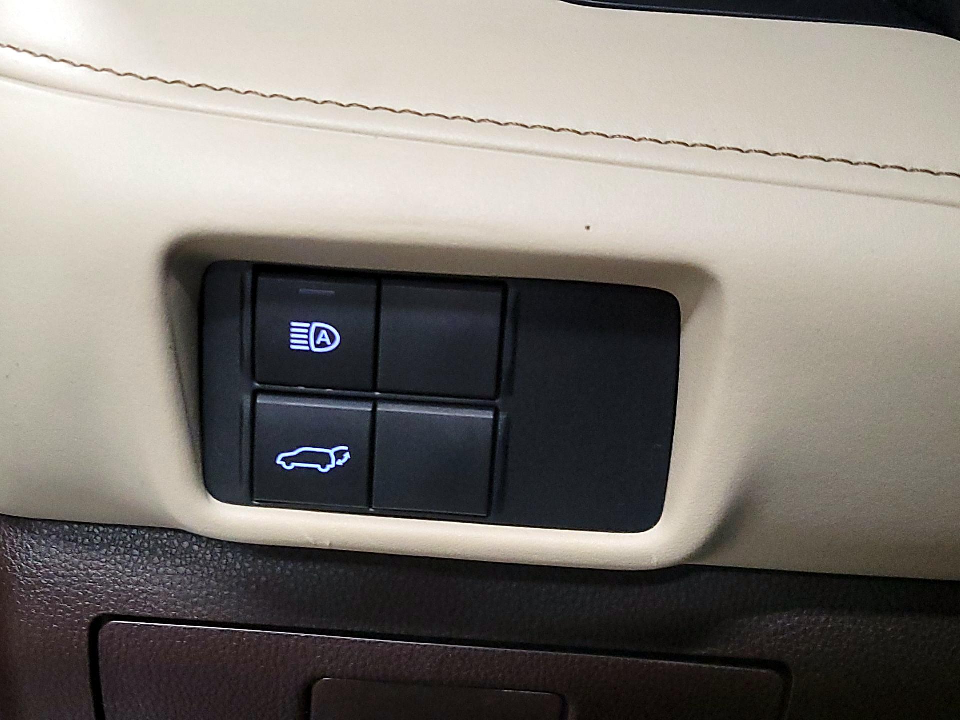 Thumbnail: 2020 Toyota Highlander - 11