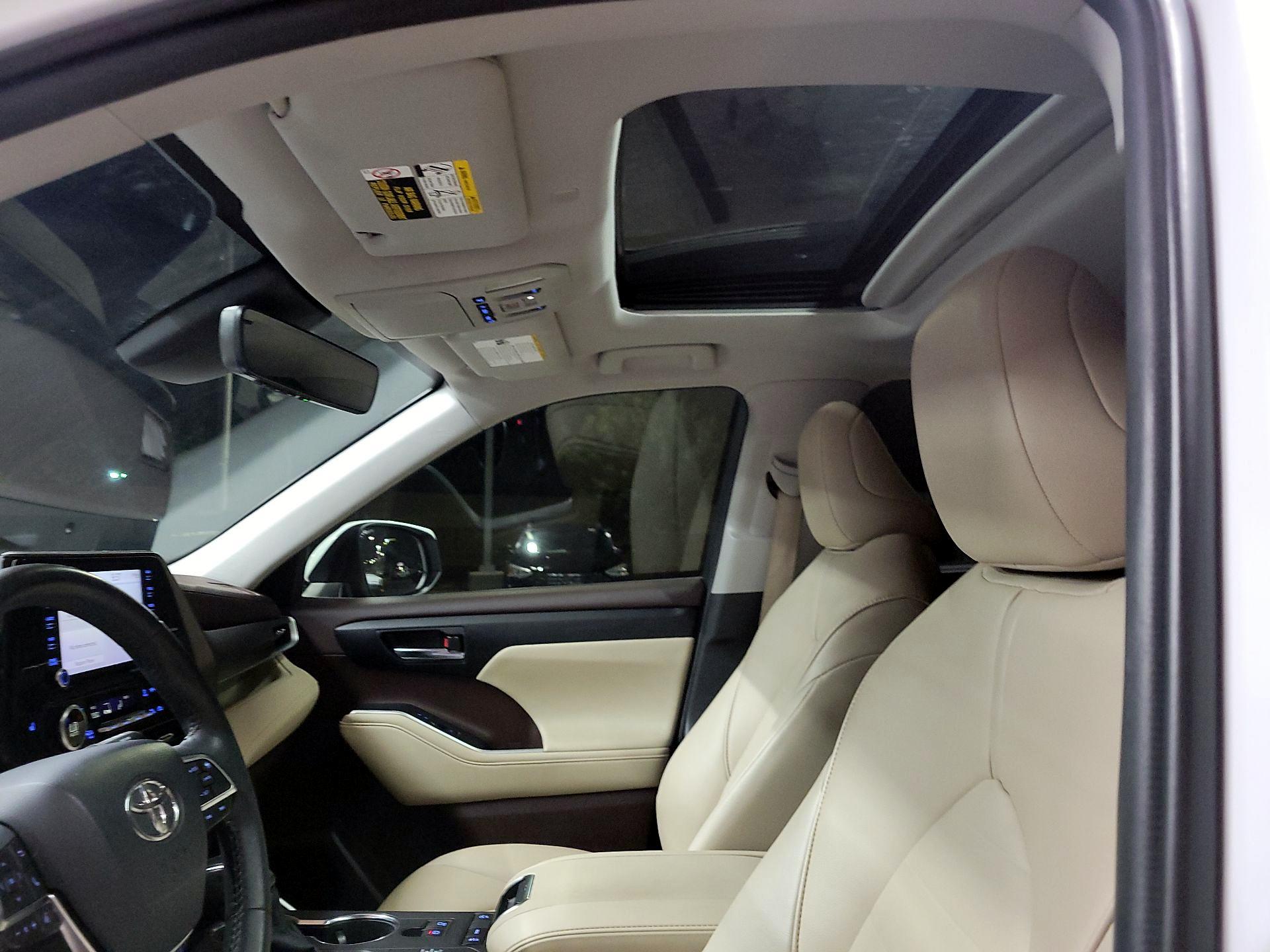 Thumbnail: 2020 Toyota Highlander - 17