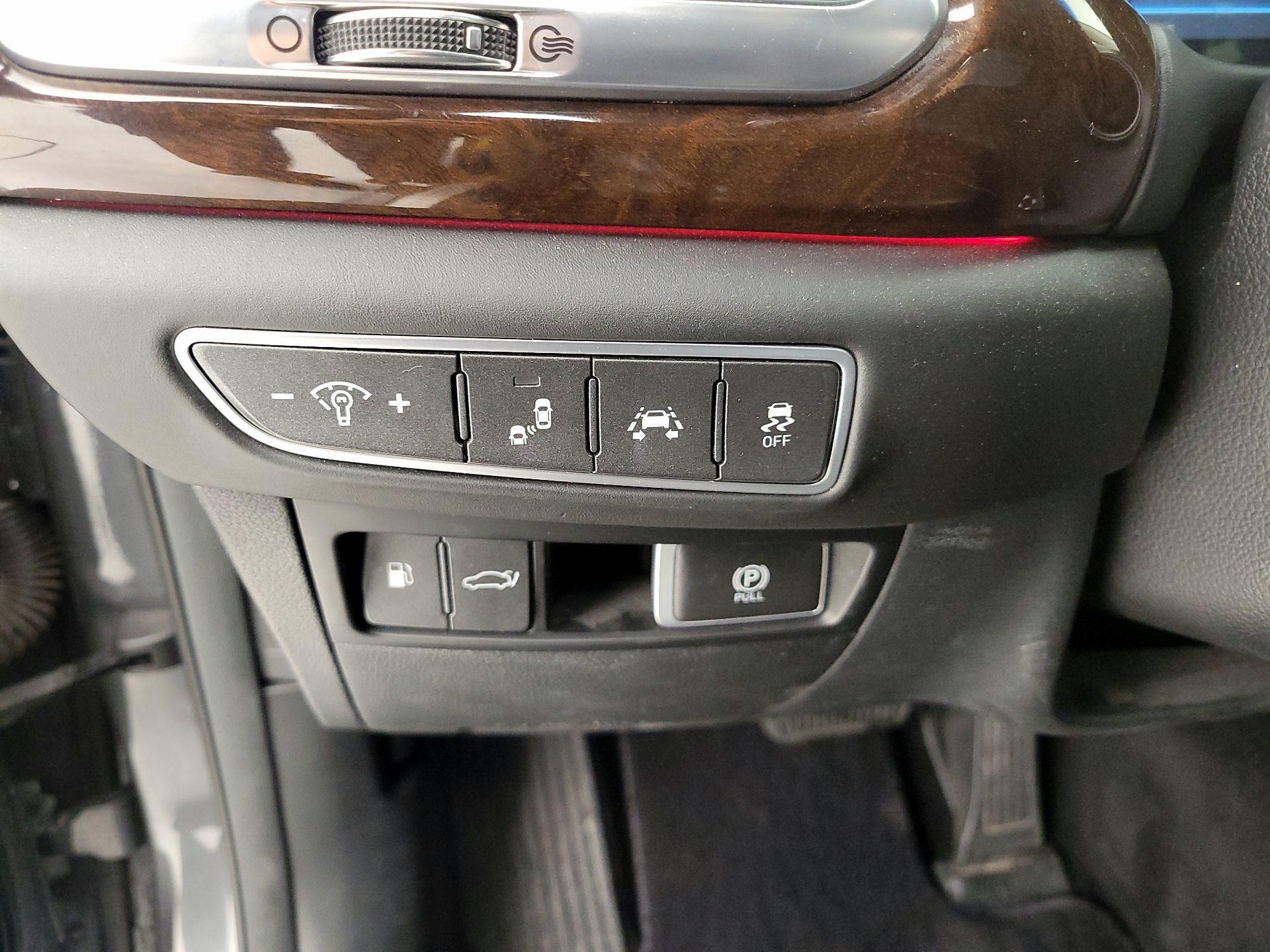 Thumbnail: 2017 Genesis G90 - 13