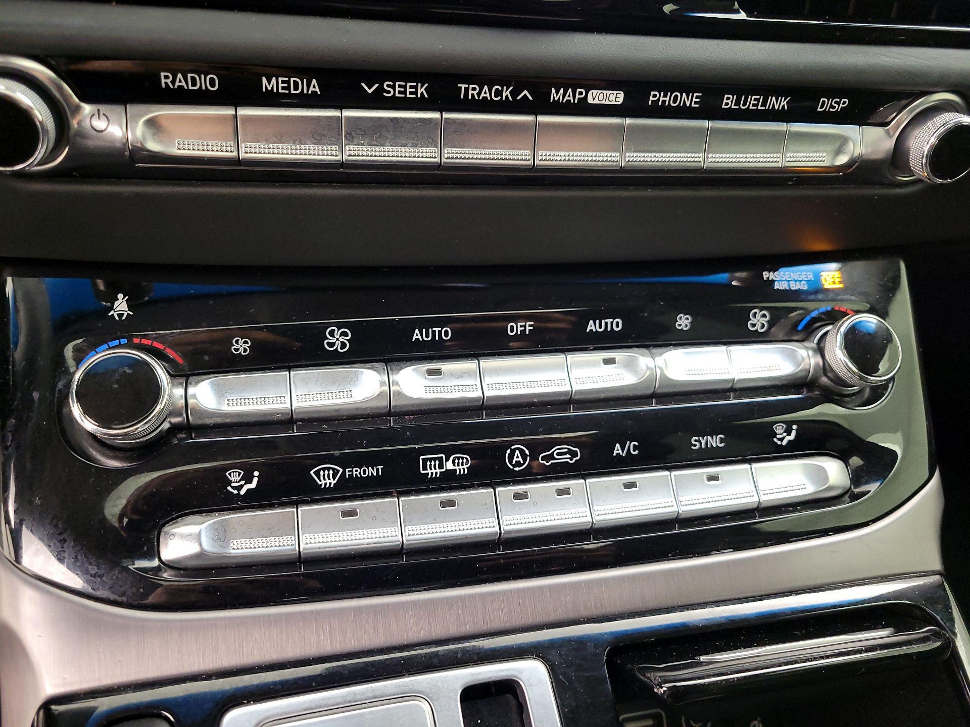 Thumbnail: 2017 Genesis G90 - 17