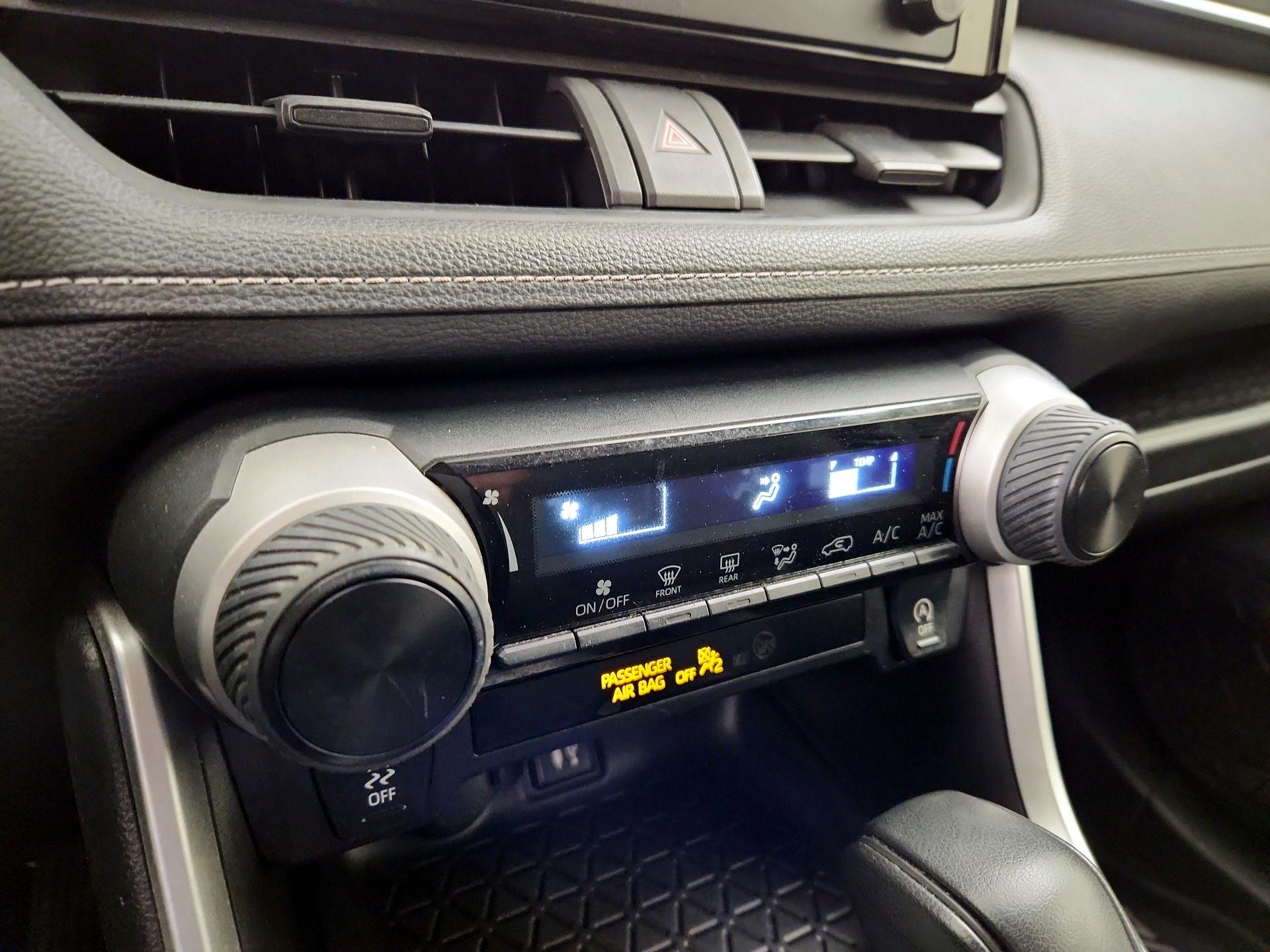 Thumbnail: 2019 Toyota RAV4 - 16