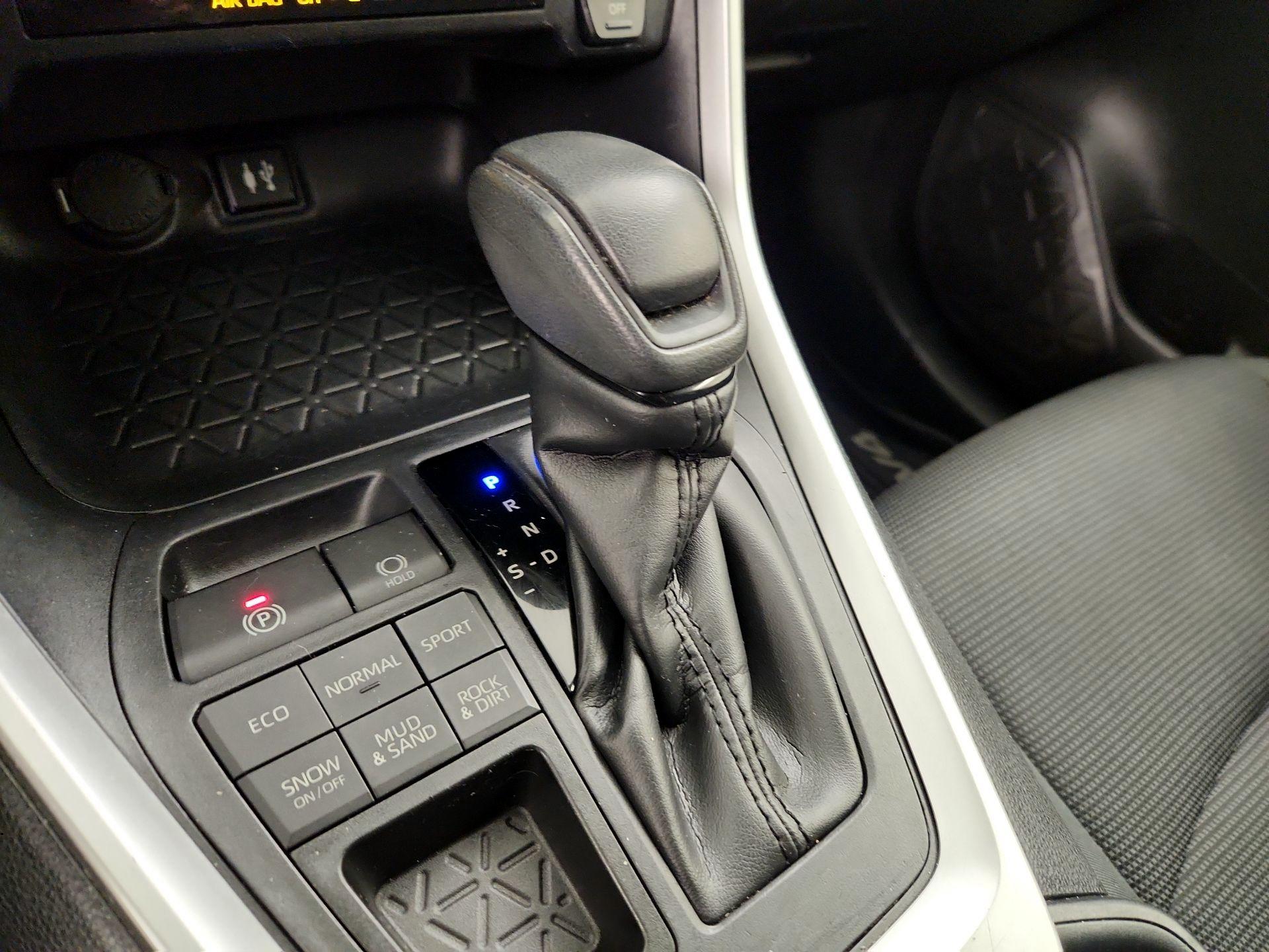 Thumbnail: 2019 Toyota RAV4 - 17