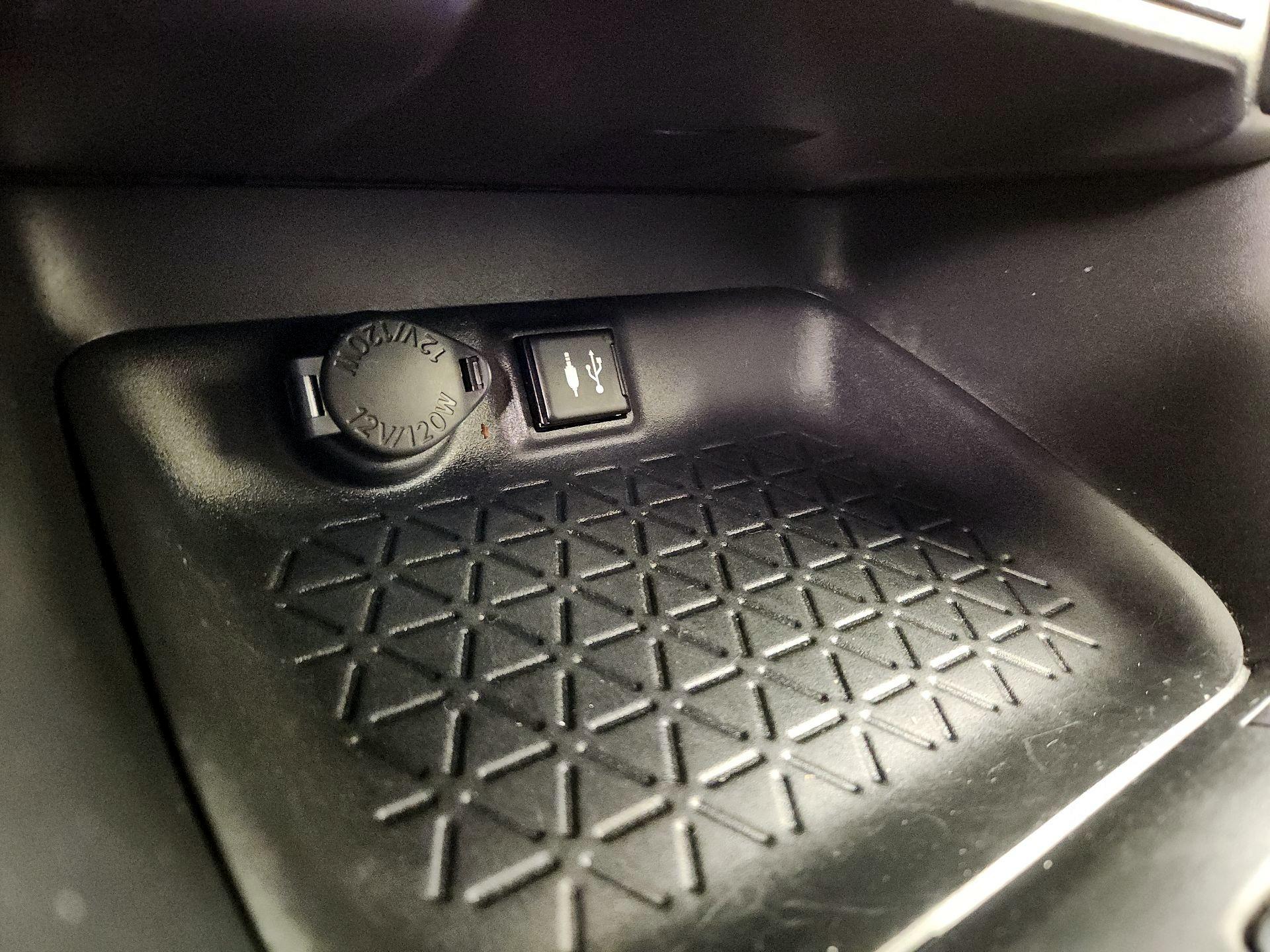 Thumbnail: 2019 Toyota RAV4 - 18